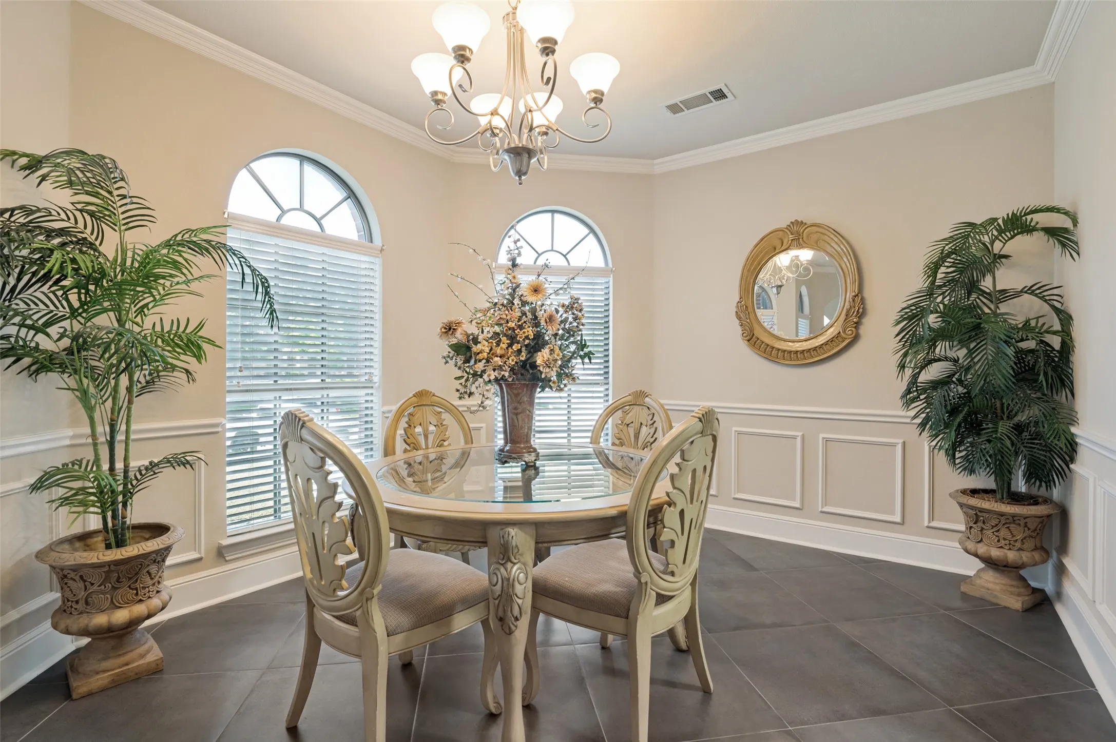 Single Family Residence For Sale in Dallas County , 1633 Turtle Point Drive, De Soto, Texas 75115, 4 Bedroom, 4 Bathroom, 2 Garage spaces, 3,743 Sqft, built in 2006, mls#21368911, Real Estate Agent in De Soto, Homes For Sale in Dallas county, Homes For Sale in De Soto, Realtor in De Soto Texas, Real Estate Brokerage Independent Realty Texas, Luminita Cordes Realtor