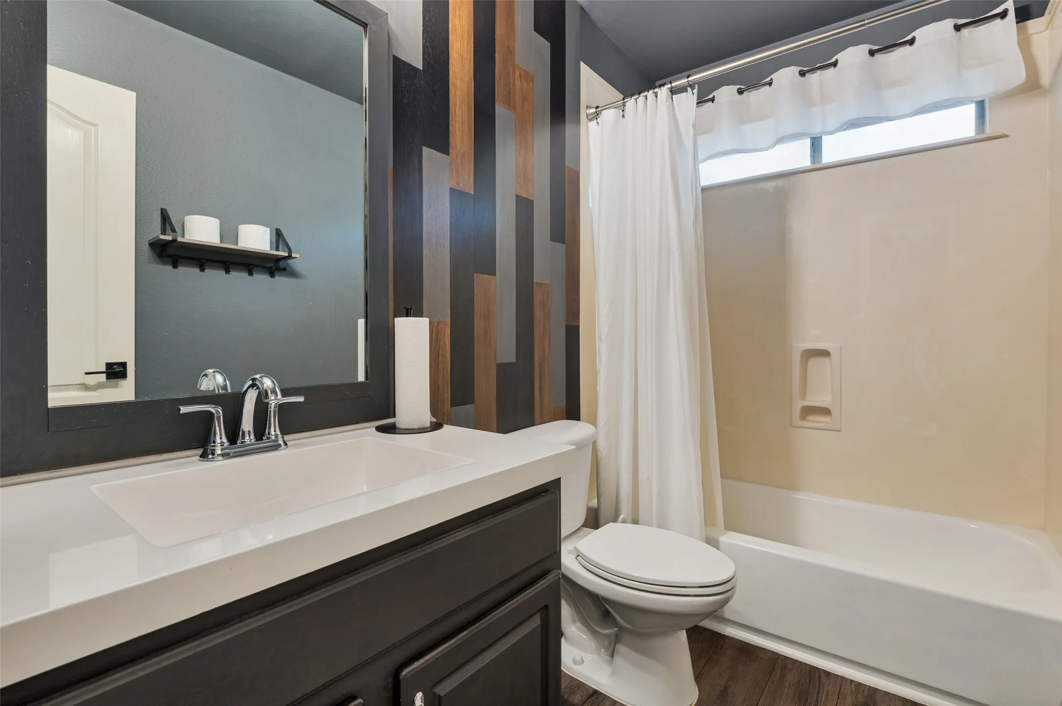 Single Family Residence For Sale in Dallas County , 1633 Turtle Point Drive, De Soto, Texas 75115, 4 Bedroom, 4 Bathroom, 2 Garage spaces, 3,743 Sqft, built in 2006, mls#21368911, Real Estate Agent in De Soto, Homes For Sale in Dallas county, Homes For Sale in De Soto, Realtor in De Soto Texas, Real Estate Brokerage Independent Realty Texas, Luminita Cordes Realtor