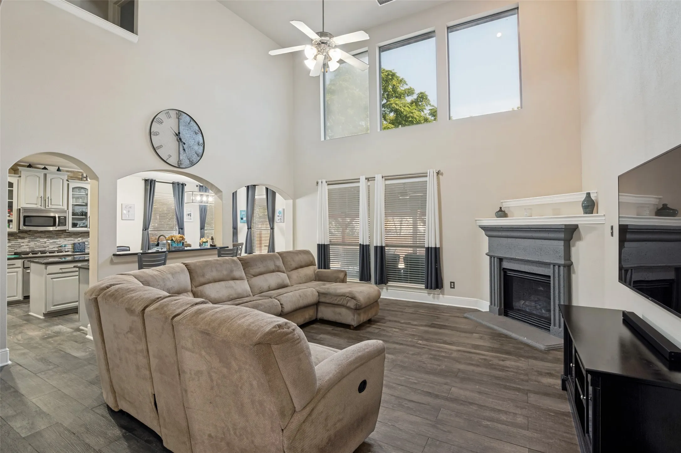 Single Family Residence For Sale in Dallas County , 1633 Turtle Point Drive, De Soto, Texas 75115, 4 Bedroom, 4 Bathroom, 2 Garage spaces, 3,743 Sqft, built in 2006, mls#21368911, Real Estate Agent in De Soto, Homes For Sale in Dallas county, Homes For Sale in De Soto, Realtor in De Soto Texas, Real Estate Brokerage Independent Realty Texas, Luminita Cordes Realtor