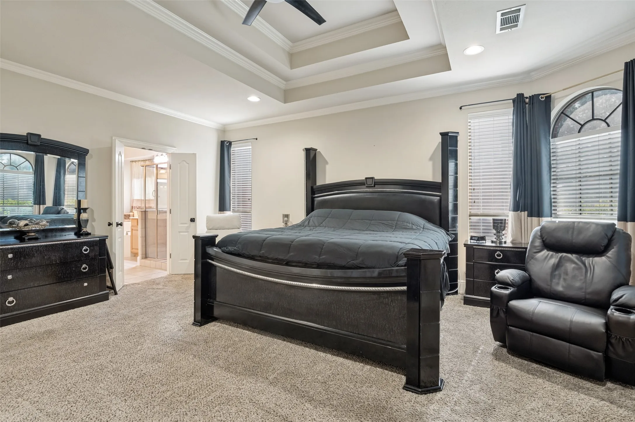 Single Family Residence For Sale in Dallas County , 1633 Turtle Point Drive, De Soto, Texas 75115, 4 Bedroom, 4 Bathroom, 2 Garage spaces, 3,743 Sqft, built in 2006, mls#21368911, Real Estate Agent in De Soto, Homes For Sale in Dallas county, Homes For Sale in De Soto, Realtor in De Soto Texas, Real Estate Brokerage Independent Realty Texas, Luminita Cordes Realtor