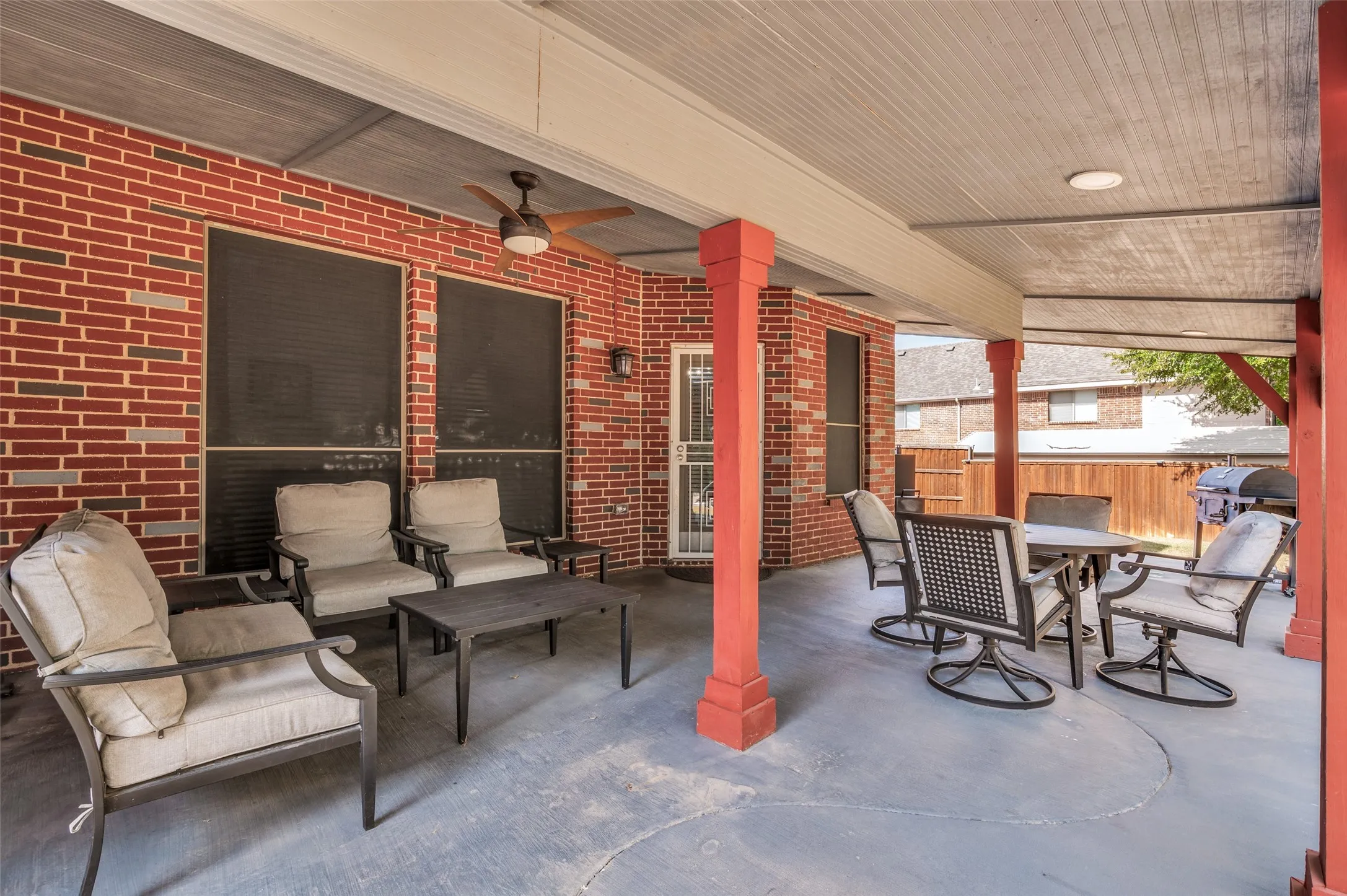 Single Family Residence For Sale in Dallas County , 1633 Turtle Point Drive, De Soto, Texas 75115, 4 Bedroom, 4 Bathroom, 2 Garage spaces, 3,743 Sqft, built in 2006, mls#21368911, Real Estate Agent in De Soto, Homes For Sale in Dallas county, Homes For Sale in De Soto, Realtor in De Soto Texas, Real Estate Brokerage Independent Realty Texas, Luminita Cordes Realtor