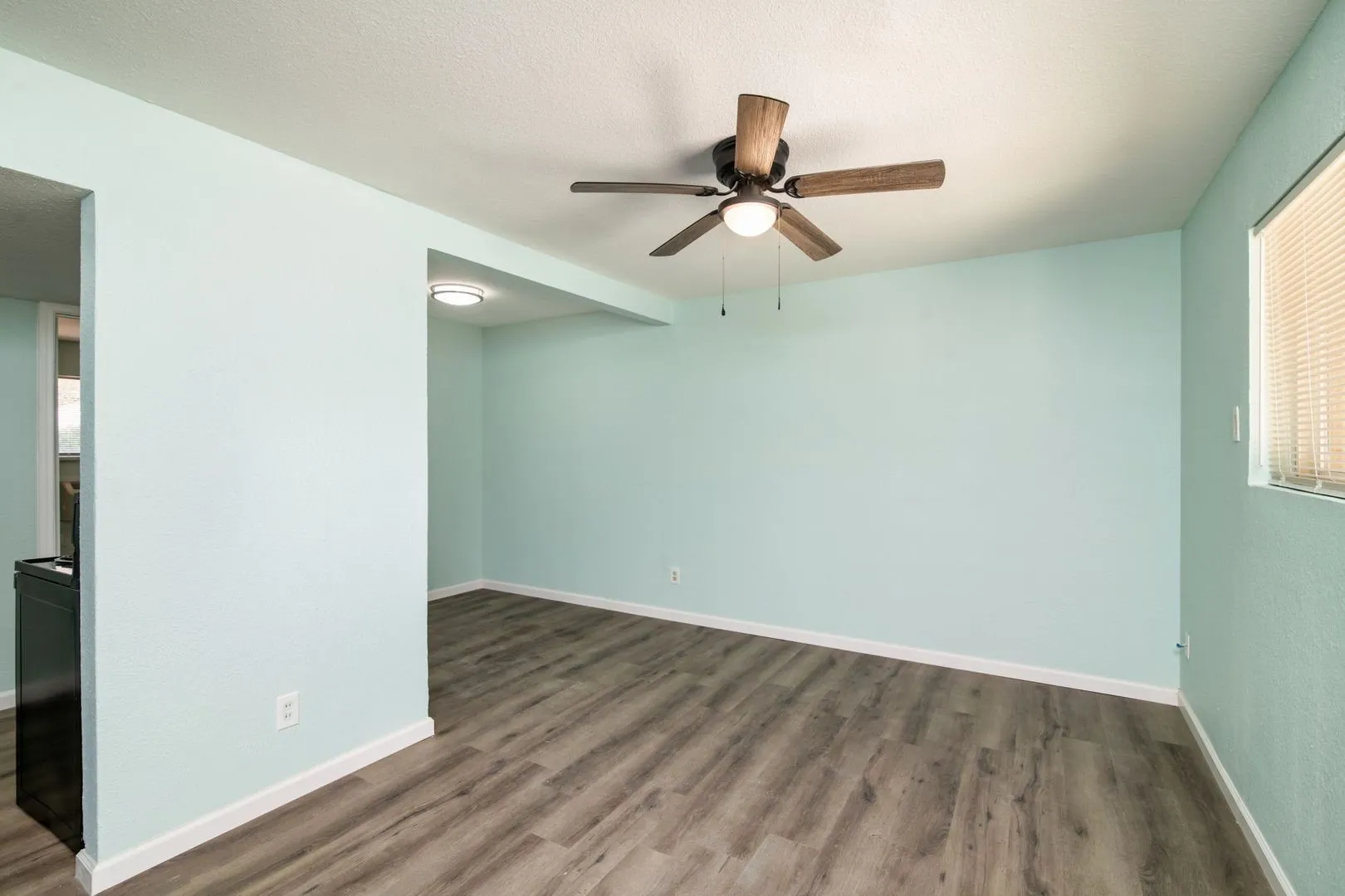 Apartment For Rent in Tarrant County , 811 S Mesquite Street 8, Arlington, Texas 76010, 1 Bedroom, 1 Bathroom, Garage spaces, 517 Sqft, built in 1963, mls#21372527, Real Estate Agent in Arlington, Homes For Rent in Tarrant county, Homes For Rent in Arlington, Realtor in Arlington Texas, Real Estate Brokerage Independent Realty Texas, Luminita Cordes Realtor