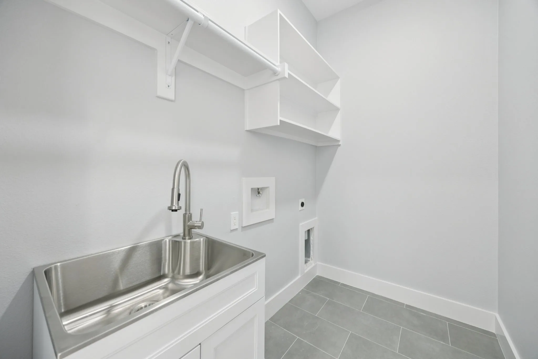 Single Family Residence For Rent in Dallas County , 2415 Valley View Drive, Cedar Hill, Texas 75104, 5 Bedroom, 5 Bathroom, 3 Garage spaces, 4,180 Sqft, built in 2025, mls#21371858, Real Estate Agent in Cedar Hill, Homes For Rent in Dallas county, Homes For Rent in Cedar Hill, Realtor in Cedar Hill Texas, Real Estate Brokerage Independent Realty Texas, Luminita Cordes Realtor