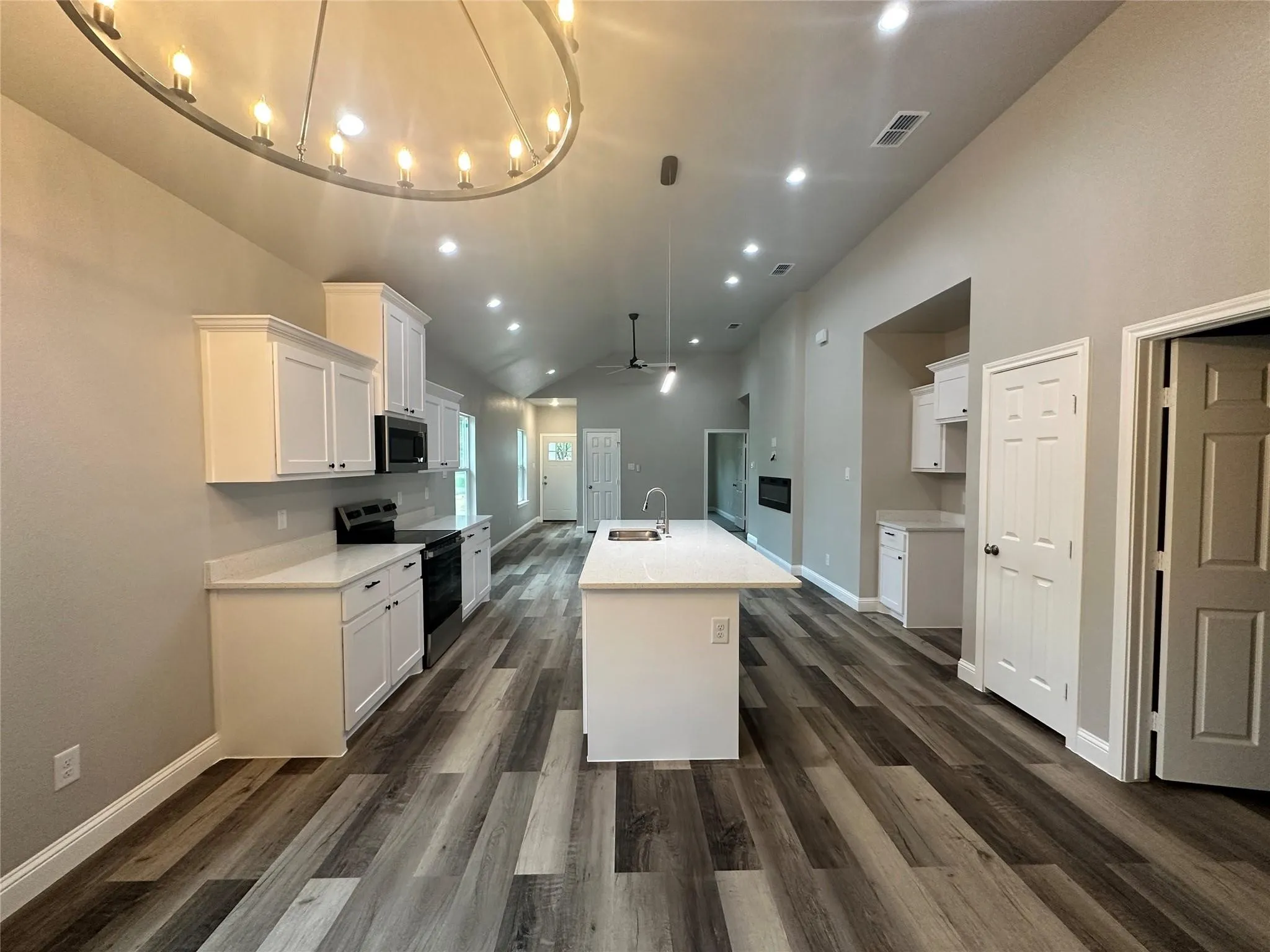 Single Family Residence For Rent in Hunt County , 825 Edgar Street, Greenville, Texas 75401, 3 Bedroom, 2 Bathroom, 2 Garage spaces, 1,439 Sqft, built in 2025, mls#21372536, Real Estate Agent in Greenville, Homes For Rent in Hunt county, Homes For Rent in Greenville, Realtor in Greenville Texas, Real Estate Brokerage Independent Realty Texas, Luminita Cordes Realtor