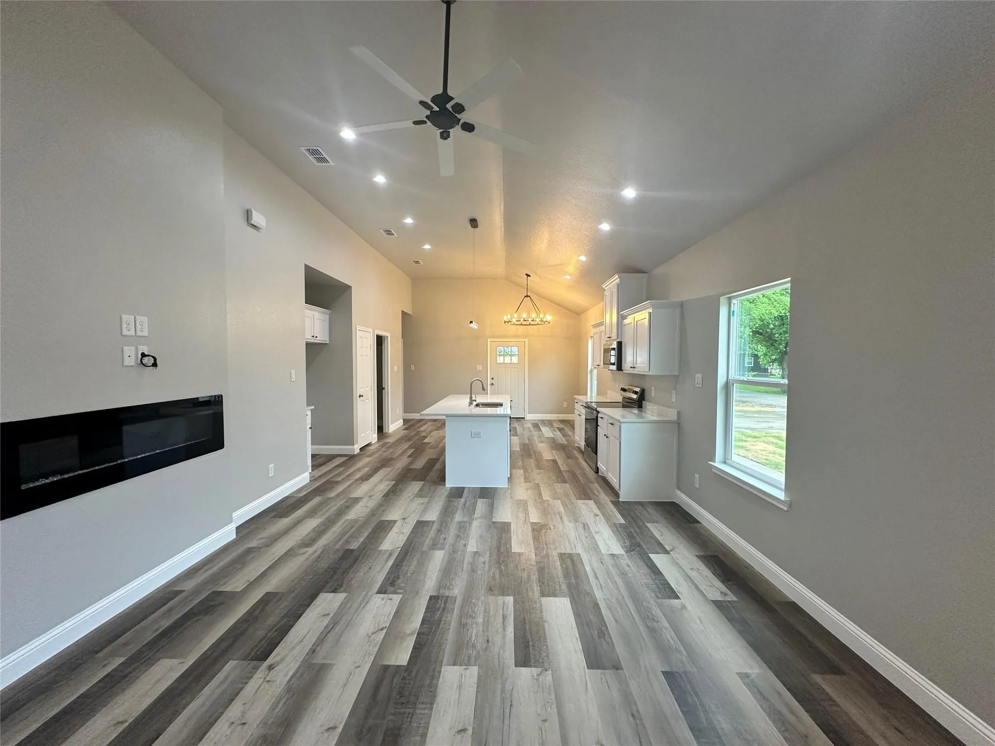 Single Family Residence For Rent in Hunt County , 825 Edgar Street, Greenville, Texas 75401, 3 Bedroom, 2 Bathroom, 2 Garage spaces, 1,439 Sqft, built in 2025, mls#21372536, Real Estate Agent in Greenville, Homes For Rent in Hunt county, Homes For Rent in Greenville, Realtor in Greenville Texas, Real Estate Brokerage Independent Realty Texas, Luminita Cordes Realtor