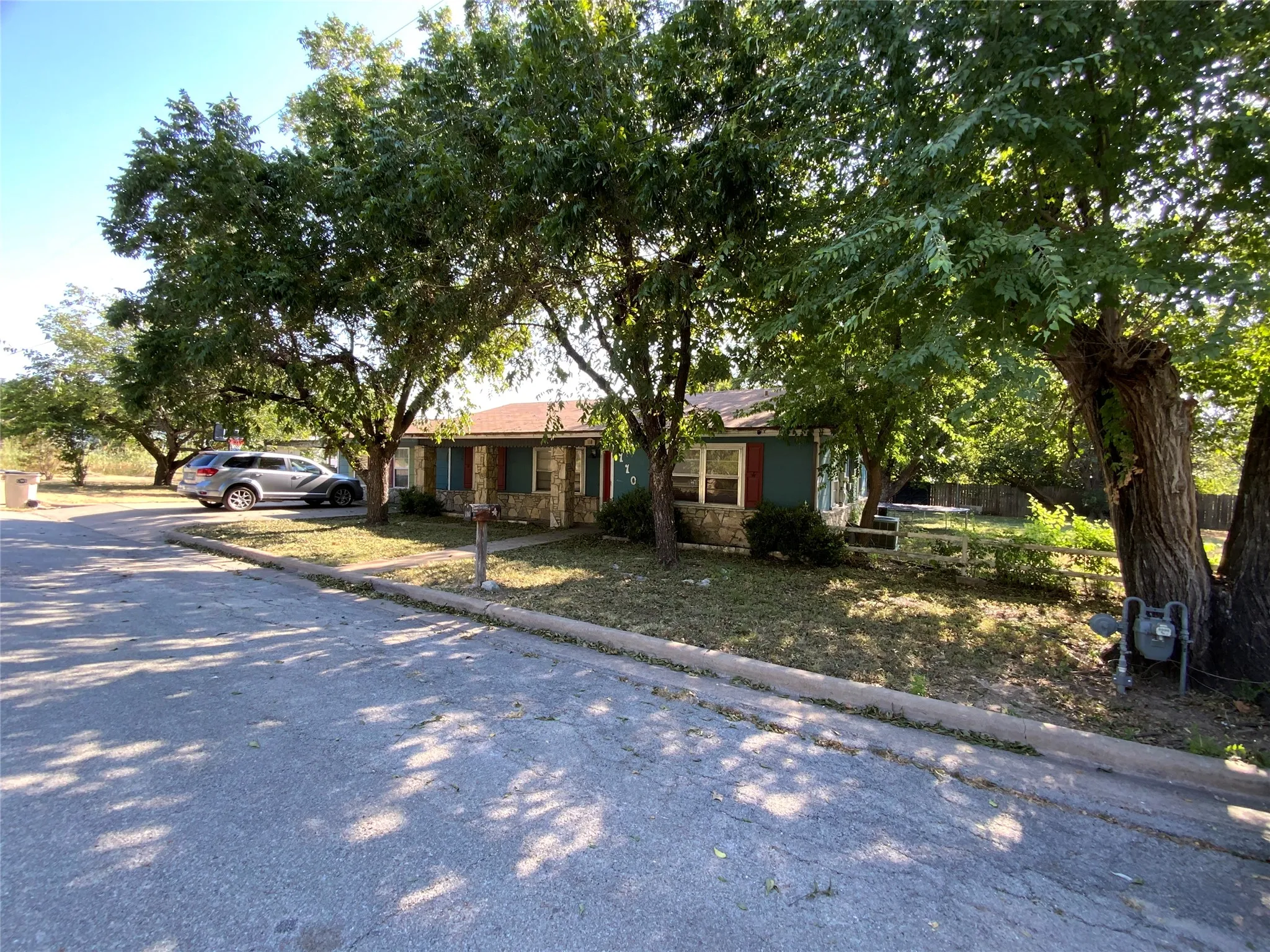 Single Family Residence For Sale in Comanche County , 110 N Ervin Street, Comanche, Texas 76442, 4 Bedroom, 2 Bathroom, Garage spaces, 2,100 Sqft, built in 1970, mls#21372469, Real Estate Agent in Comanche, Homes For Sale in Comanche county, Homes For Sale in Comanche, Realtor in Comanche Texas, Real Estate Brokerage Independent Realty Texas, Luminita Cordes Realtor