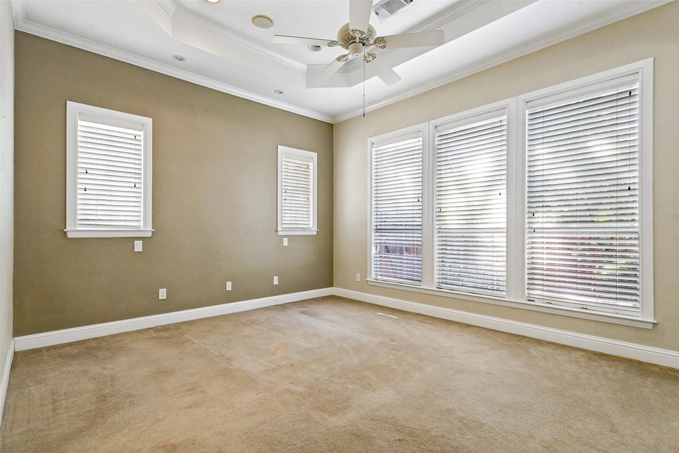 Single Family Residence For Sale in Tarrant County , 513 Dooley Court, Grapevine, Texas 76051, 4 Bedroom, 3 Bathroom, 2 Garage spaces, 2,568 Sqft, built in 2002, mls#21369781, Real Estate Agent in Grapevine, Homes For Sale in Tarrant county, Homes For Sale in Grapevine, Realtor in Grapevine Texas, Real Estate Brokerage Independent Realty Texas, Luminita Cordes Realtor
