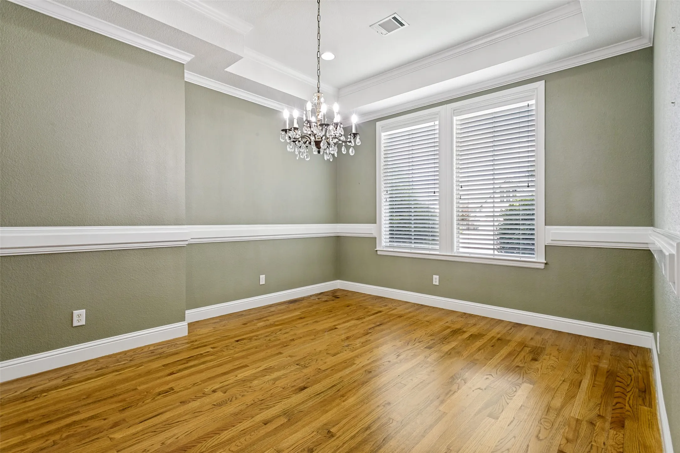 Single Family Residence For Sale in Tarrant County , 513 Dooley Court, Grapevine, Texas 76051, 4 Bedroom, 3 Bathroom, 2 Garage spaces, 2,568 Sqft, built in 2002, mls#21369781, Real Estate Agent in Grapevine, Homes For Sale in Tarrant county, Homes For Sale in Grapevine, Realtor in Grapevine Texas, Real Estate Brokerage Independent Realty Texas, Luminita Cordes Realtor
