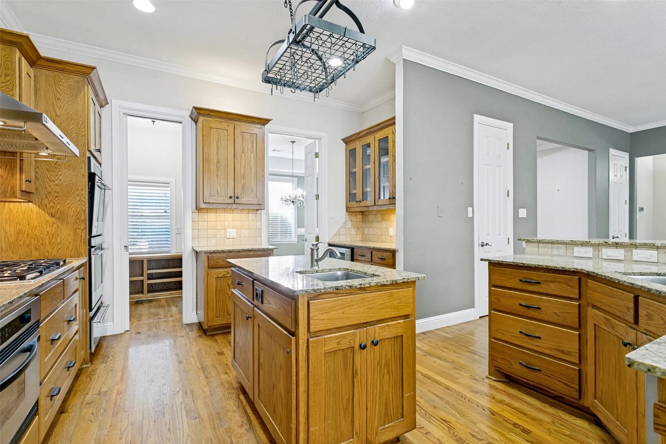 Single Family Residence For Sale in Tarrant County , 513 Dooley Court, Grapevine, Texas 76051, 4 Bedroom, 3 Bathroom, 2 Garage spaces, 2,568 Sqft, built in 2002, mls#21369781, Real Estate Agent in Grapevine, Homes For Sale in Tarrant county, Homes For Sale in Grapevine, Realtor in Grapevine Texas, Real Estate Brokerage Independent Realty Texas, Luminita Cordes Realtor