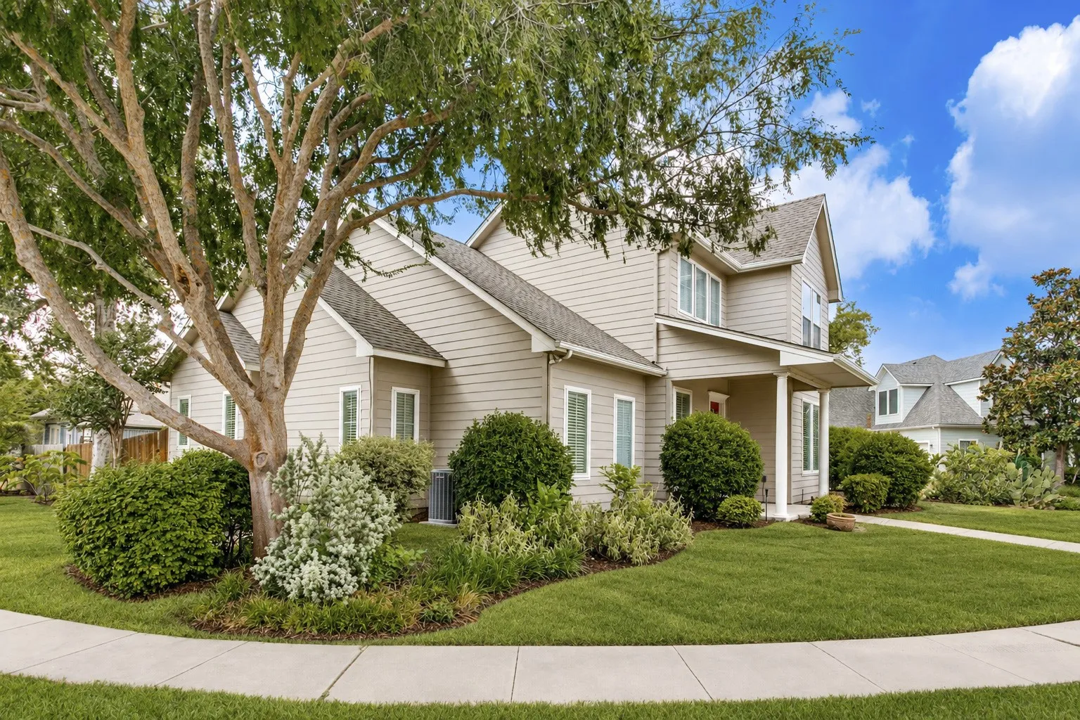 Single Family Residence For Sale in Tarrant County , 513 Dooley Court, Grapevine, Texas 76051, 4 Bedroom, 3 Bathroom, 2 Garage spaces, 2,568 Sqft, built in 2002, mls#21369781, Real Estate Agent in Grapevine, Homes For Sale in Tarrant county, Homes For Sale in Grapevine, Realtor in Grapevine Texas, Real Estate Brokerage Independent Realty Texas, Luminita Cordes Realtor
