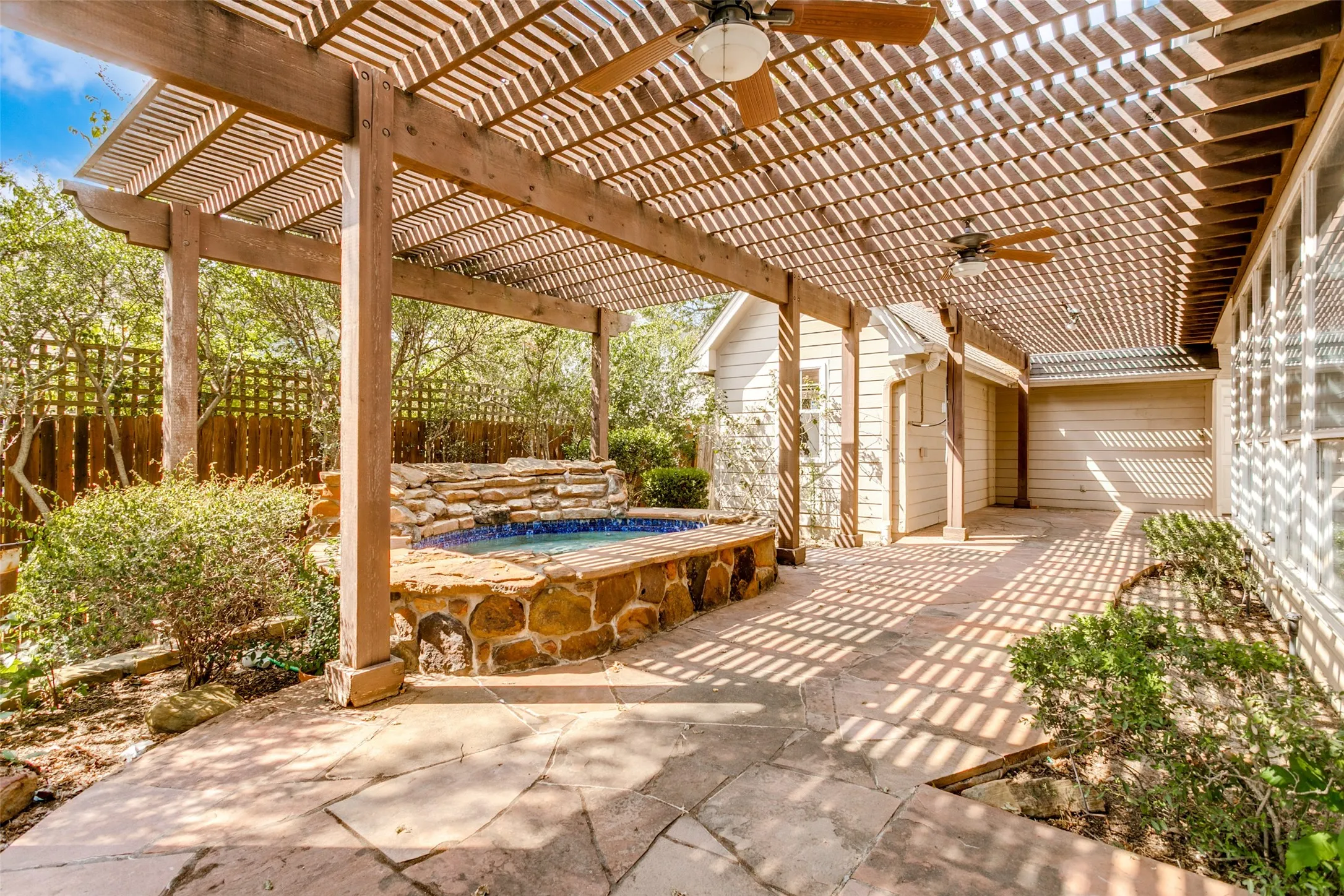 Single Family Residence For Sale in Tarrant County , 513 Dooley Court, Grapevine, Texas 76051, 4 Bedroom, 3 Bathroom, 2 Garage spaces, 2,568 Sqft, built in 2002, mls#21369781, Real Estate Agent in Grapevine, Homes For Sale in Tarrant county, Homes For Sale in Grapevine, Realtor in Grapevine Texas, Real Estate Brokerage Independent Realty Texas, Luminita Cordes Realtor