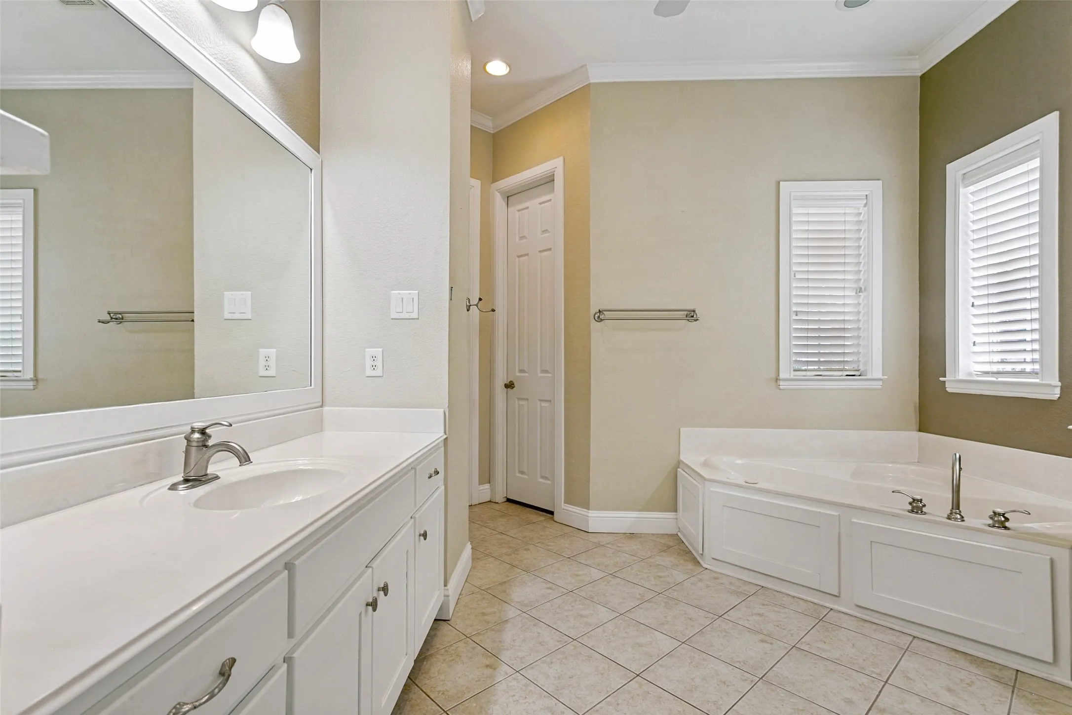 Single Family Residence For Sale in Tarrant County , 513 Dooley Court, Grapevine, Texas 76051, 4 Bedroom, 3 Bathroom, 2 Garage spaces, 2,568 Sqft, built in 2002, mls#21369781, Real Estate Agent in Grapevine, Homes For Sale in Tarrant county, Homes For Sale in Grapevine, Realtor in Grapevine Texas, Real Estate Brokerage Independent Realty Texas, Luminita Cordes Realtor