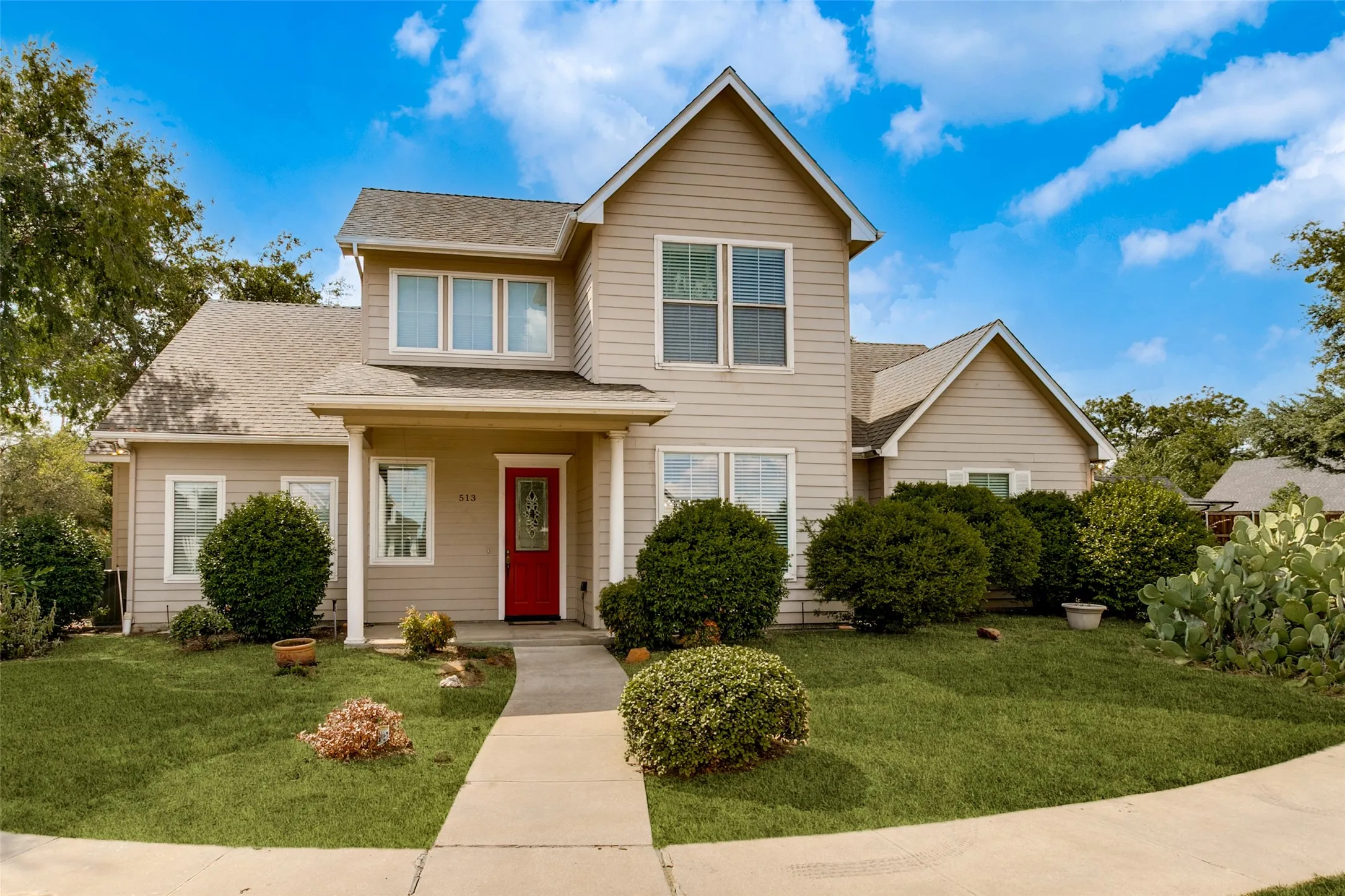 Single Family Residence For Sale in Tarrant County , 513 Dooley Court, Grapevine, Texas 76051, 4 Bedroom, 3 Bathroom, 2 Garage spaces, 2,568 Sqft, built in 2002, mls#21369781, Real Estate Agent in Grapevine, Homes For Sale in Tarrant county, Homes For Sale in Grapevine, Realtor in Grapevine Texas, Real Estate Brokerage Independent Realty Texas, Luminita Cordes Realtor