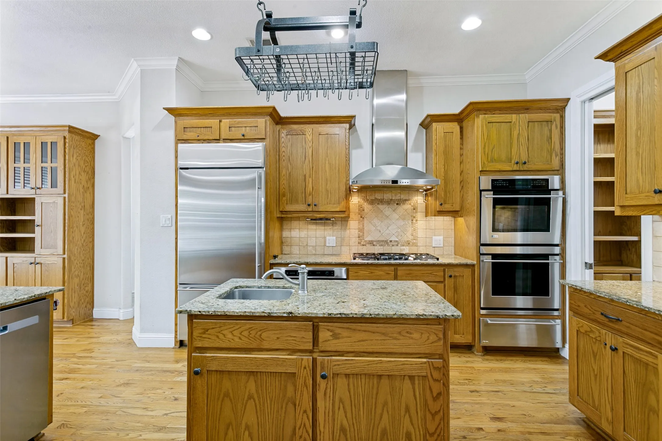 Single Family Residence For Sale in Tarrant County , 513 Dooley Court, Grapevine, Texas 76051, 4 Bedroom, 3 Bathroom, 2 Garage spaces, 2,568 Sqft, built in 2002, mls#21369781, Real Estate Agent in Grapevine, Homes For Sale in Tarrant county, Homes For Sale in Grapevine, Realtor in Grapevine Texas, Real Estate Brokerage Independent Realty Texas, Luminita Cordes Realtor