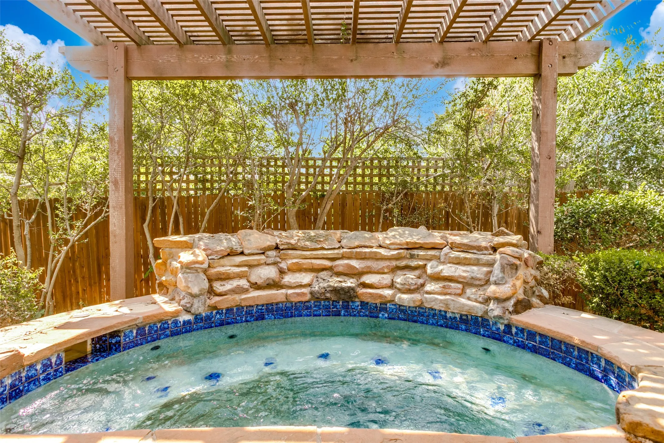 Single Family Residence For Sale in Tarrant County , 513 Dooley Court, Grapevine, Texas 76051, 4 Bedroom, 3 Bathroom, 2 Garage spaces, 2,568 Sqft, built in 2002, mls#21369781, Real Estate Agent in Grapevine, Homes For Sale in Tarrant county, Homes For Sale in Grapevine, Realtor in Grapevine Texas, Real Estate Brokerage Independent Realty Texas, Luminita Cordes Realtor