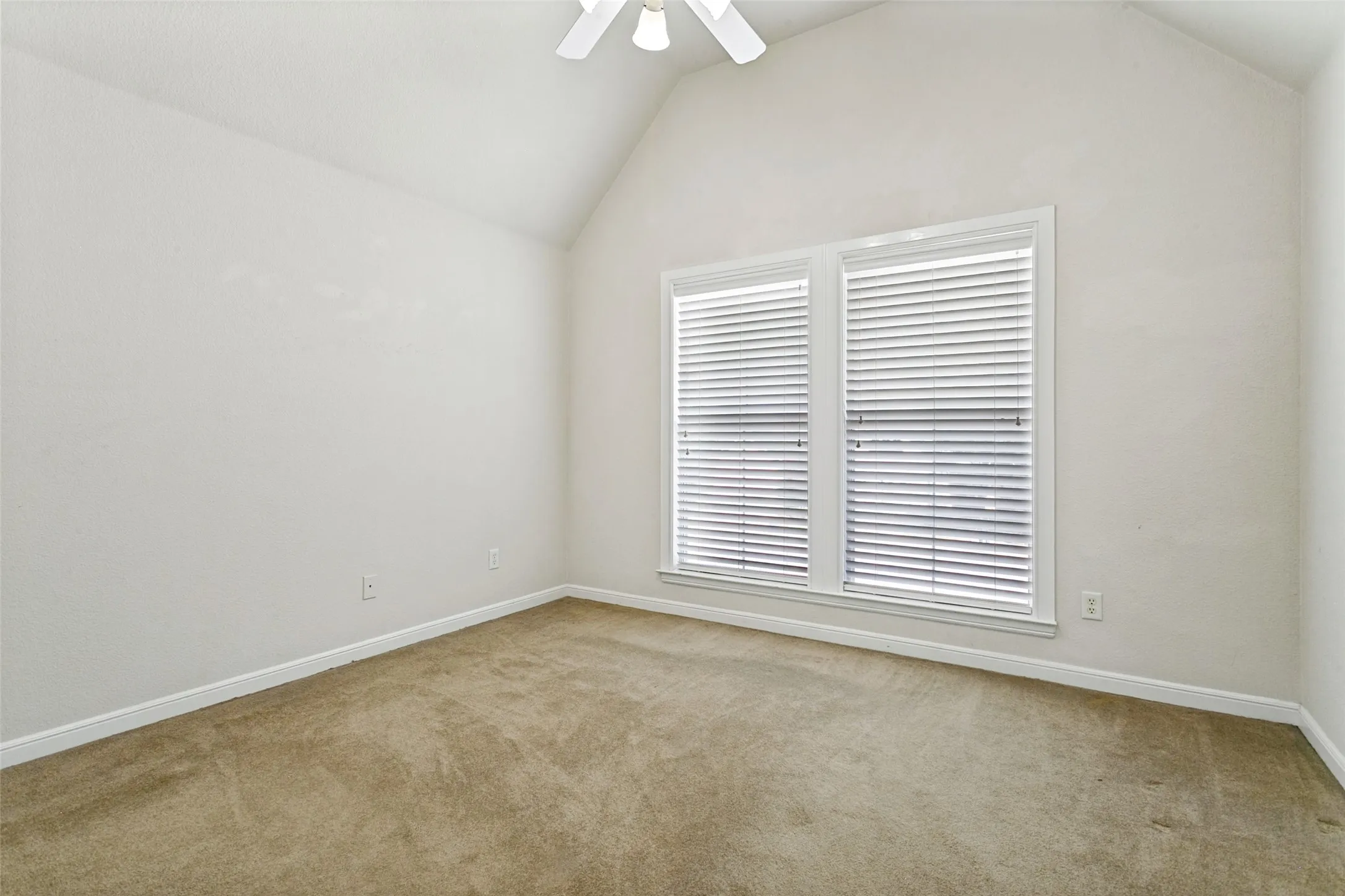 Single Family Residence For Sale in Tarrant County , 513 Dooley Court, Grapevine, Texas 76051, 4 Bedroom, 3 Bathroom, 2 Garage spaces, 2,568 Sqft, built in 2002, mls#21369781, Real Estate Agent in Grapevine, Homes For Sale in Tarrant county, Homes For Sale in Grapevine, Realtor in Grapevine Texas, Real Estate Brokerage Independent Realty Texas, Luminita Cordes Realtor