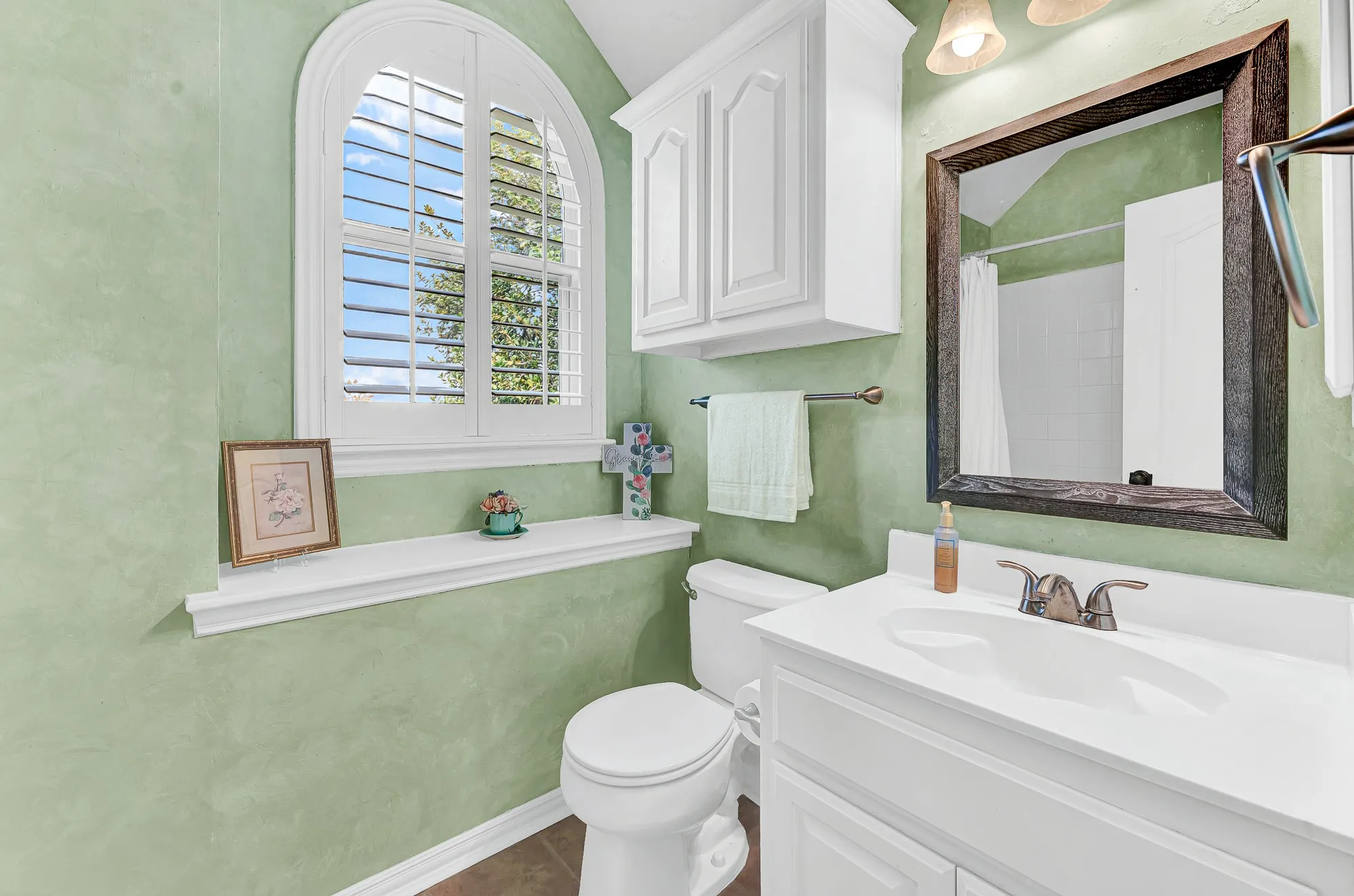 Ensuite Bathroom with 2nd Bedroom