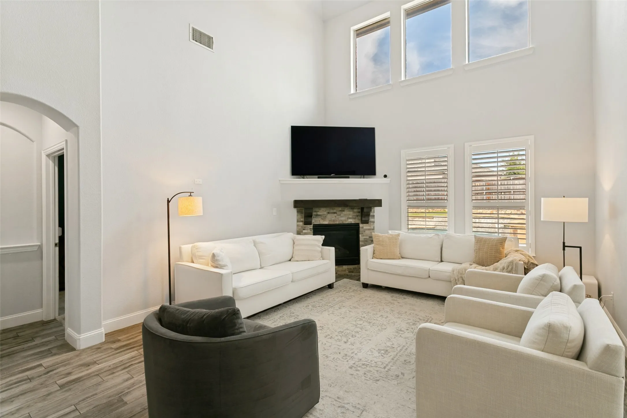 Single Family Residence For Rent in Tarrant County , 6356 Brynwyck Lane, North Richland Hills, Texas 76182, 4 Bedroom, 4 Bathroom, 2 Garage spaces, 3,133 Sqft, built in 2012, mls#21371720, Real Estate Agent in North Richland Hills, Homes For Rent in Tarrant county, Homes For Rent in North Richland Hills, Realtor in North Richland Hills Texas, Real Estate Brokerage Independent Realty Texas, Luminita Cordes Realtor