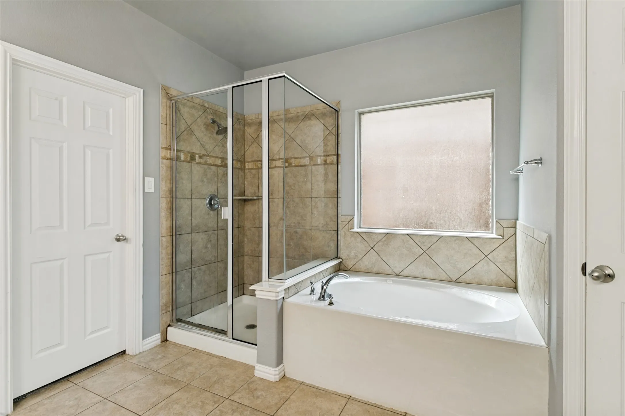 Single Family Residence For Rent in Tarrant County , 6356 Brynwyck Lane, North Richland Hills, Texas 76182, 4 Bedroom, 4 Bathroom, 2 Garage spaces, 3,133 Sqft, built in 2012, mls#21371720, Real Estate Agent in North Richland Hills, Homes For Rent in Tarrant county, Homes For Rent in North Richland Hills, Realtor in North Richland Hills Texas, Real Estate Brokerage Independent Realty Texas, Luminita Cordes Realtor