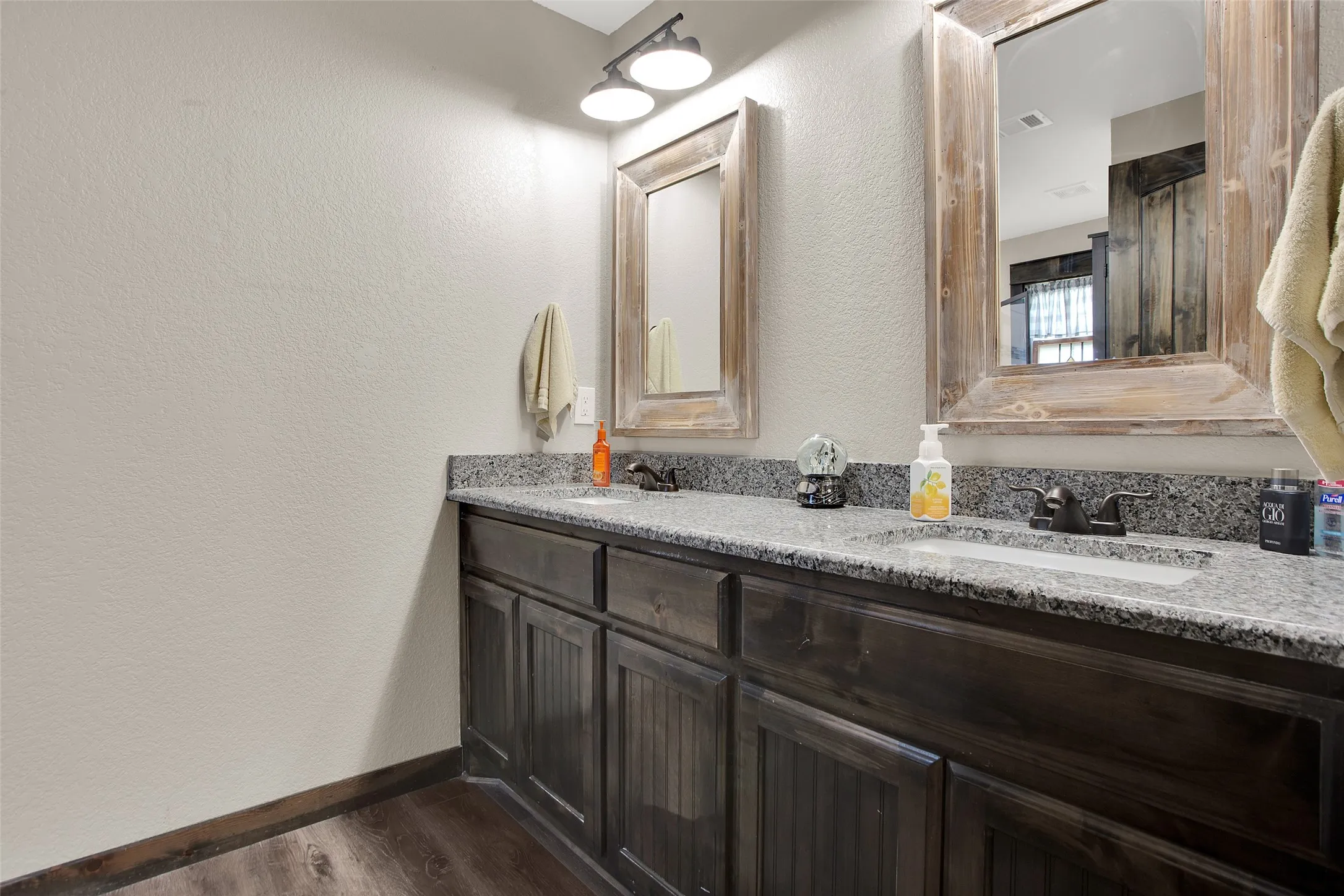 Single Family Residence For Sale in Grayson County , 21 Bluegill Road, Pottsboro, Texas 75076, 3 Bedroom, 3 Bathroom, Garage spaces, 2,069 Sqft, built in 2022, mls#21358055, Real Estate Agent in Pottsboro, Homes For Sale in Grayson county, Homes For Sale in Pottsboro, Realtor in Pottsboro Texas, Real Estate Brokerage Independent Realty Texas, Luminita Cordes Realtor