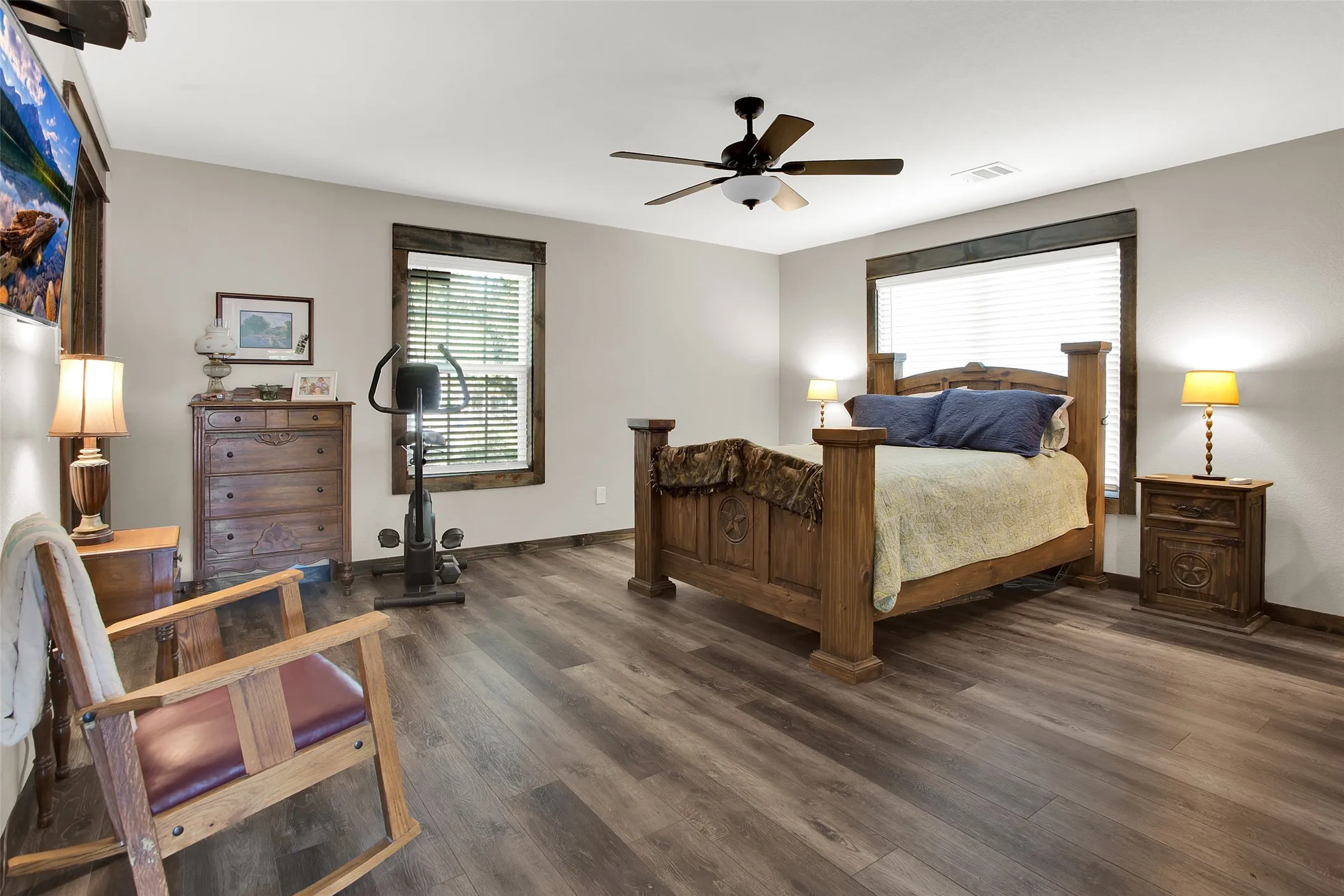 Single Family Residence For Sale in Grayson County , 21 Bluegill Road, Pottsboro, Texas 75076, 3 Bedroom, 3 Bathroom, Garage spaces, 2,069 Sqft, built in 2022, mls#21358055, Real Estate Agent in Pottsboro, Homes For Sale in Grayson county, Homes For Sale in Pottsboro, Realtor in Pottsboro Texas, Real Estate Brokerage Independent Realty Texas, Luminita Cordes Realtor