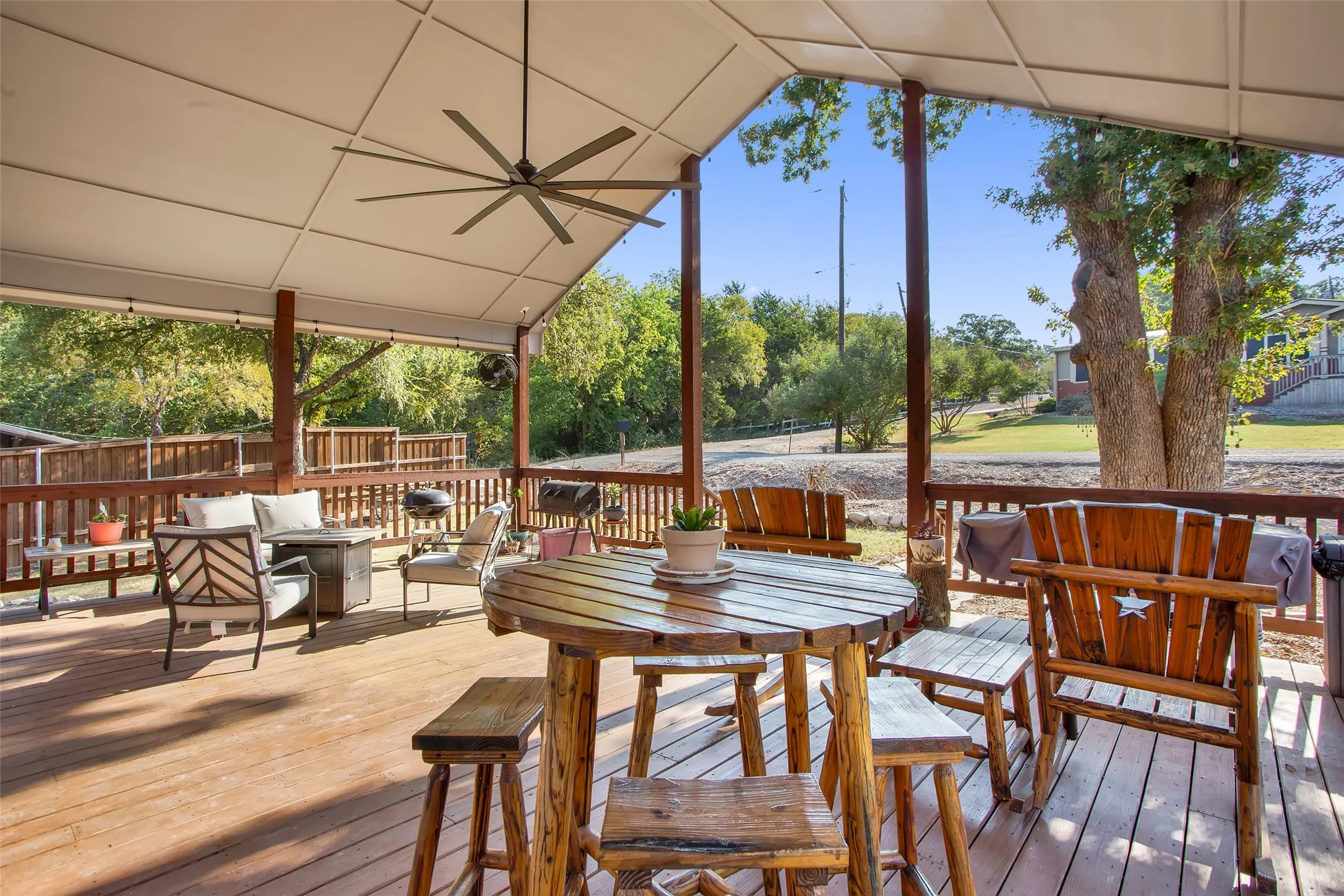 Single Family Residence For Sale in Grayson County , 21 Bluegill Road, Pottsboro, Texas 75076, 3 Bedroom, 3 Bathroom, Garage spaces, 2,069 Sqft, built in 2022, mls#21358055, Real Estate Agent in Pottsboro, Homes For Sale in Grayson county, Homes For Sale in Pottsboro, Realtor in Pottsboro Texas, Real Estate Brokerage Independent Realty Texas, Luminita Cordes Realtor