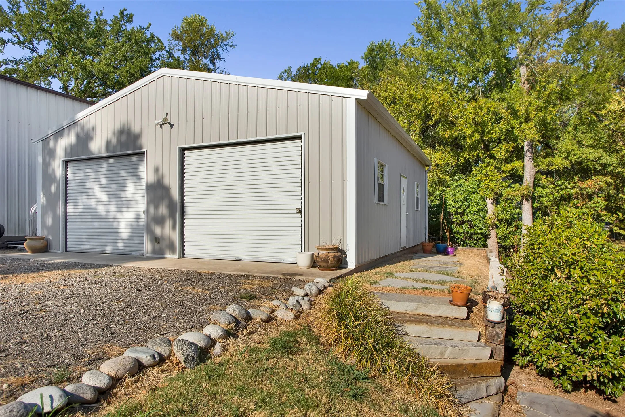 Single Family Residence For Sale in Grayson County , 21 Bluegill Road, Pottsboro, Texas 75076, 3 Bedroom, 3 Bathroom, Garage spaces, 2,069 Sqft, built in 2022, mls#21358055, Real Estate Agent in Pottsboro, Homes For Sale in Grayson county, Homes For Sale in Pottsboro, Realtor in Pottsboro Texas, Real Estate Brokerage Independent Realty Texas, Luminita Cordes Realtor