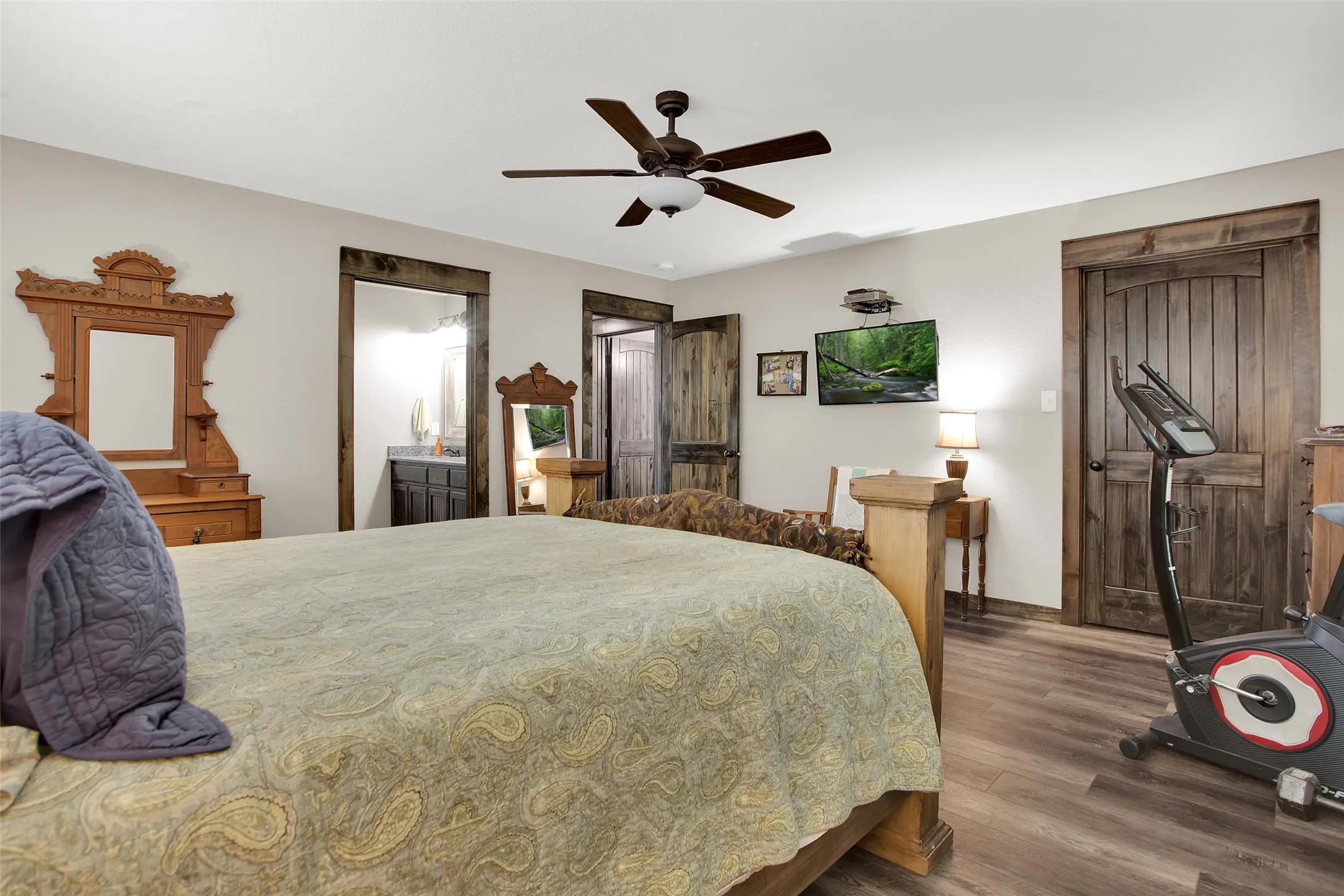 Single Family Residence For Sale in Grayson County , 21 Bluegill Road, Pottsboro, Texas 75076, 3 Bedroom, 3 Bathroom, Garage spaces, 2,069 Sqft, built in 2022, mls#21358055, Real Estate Agent in Pottsboro, Homes For Sale in Grayson county, Homes For Sale in Pottsboro, Realtor in Pottsboro Texas, Real Estate Brokerage Independent Realty Texas, Luminita Cordes Realtor