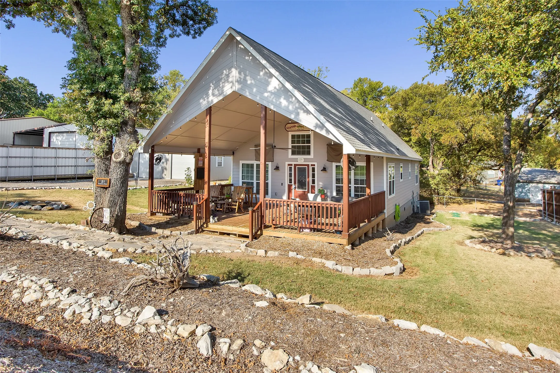 Single Family Residence For Sale in Grayson County , 21 Bluegill Road, Pottsboro, Texas 75076, 3 Bedroom, 3 Bathroom, Garage spaces, 2,069 Sqft, built in 2022, mls#21358055, Real Estate Agent in Pottsboro, Homes For Sale in Grayson county, Homes For Sale in Pottsboro, Realtor in Pottsboro Texas, Real Estate Brokerage Independent Realty Texas, Luminita Cordes Realtor