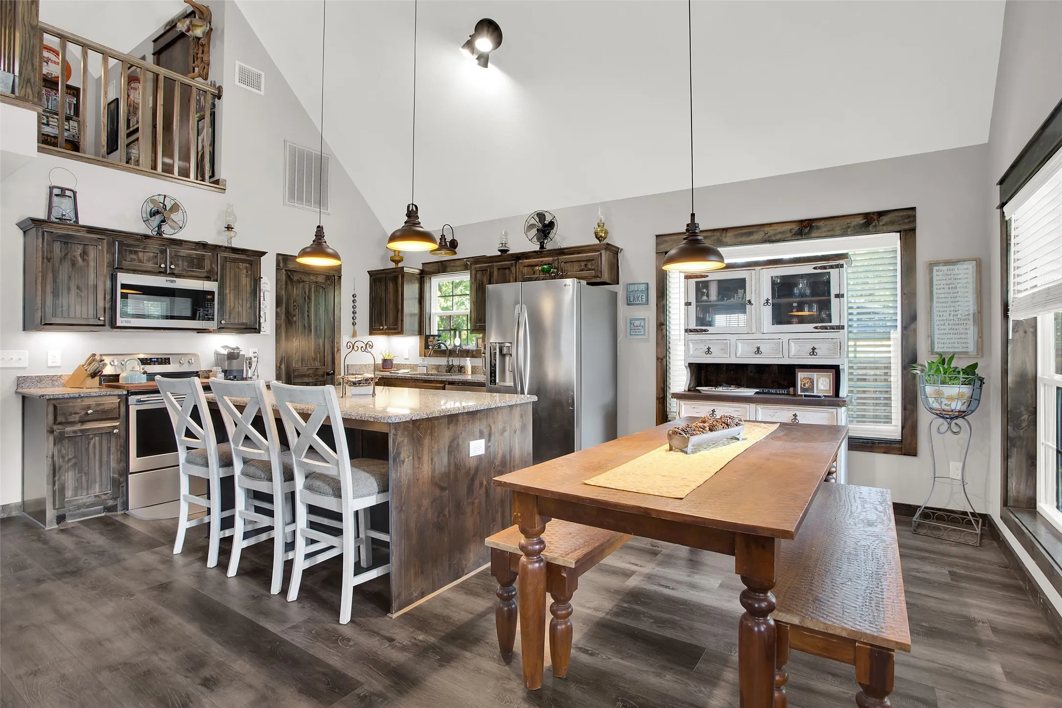 Single Family Residence For Sale in Grayson County , 21 Bluegill Road, Pottsboro, Texas 75076, 3 Bedroom, 3 Bathroom, Garage spaces, 2,069 Sqft, built in 2022, mls#21358055, Real Estate Agent in Pottsboro, Homes For Sale in Grayson county, Homes For Sale in Pottsboro, Realtor in Pottsboro Texas, Real Estate Brokerage Independent Realty Texas, Luminita Cordes Realtor