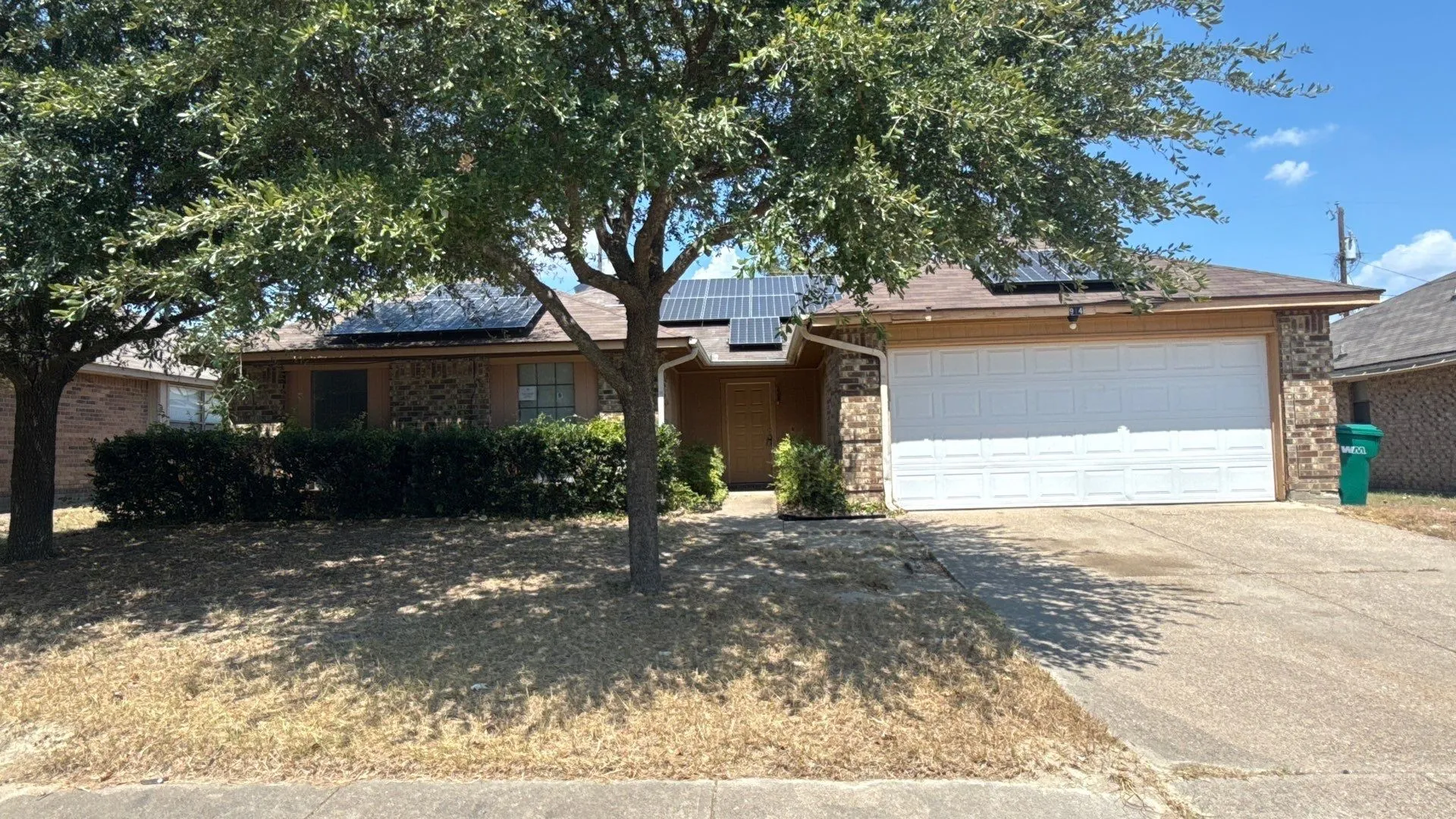 Single Family Residence For Sale in Dallas County , 914 Larue Drive, Cedar Hill, Texas 75104, 3 Bedroom, 2 Bathroom, 2 Garage spaces, 1,680 Sqft, built in 1987, mls#21370399, Real Estate Agent in Cedar Hill, Homes For Sale in Dallas county, Homes For Sale in Cedar Hill, Realtor in Cedar Hill Texas, Real Estate Brokerage Independent Realty Texas, Luminita Cordes Realtor