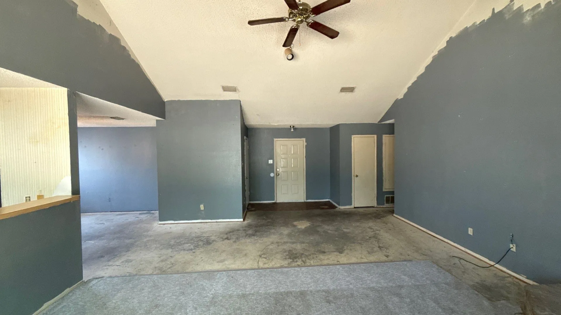 Single Family Residence For Sale in Dallas County , 914 Larue Drive, Cedar Hill, Texas 75104, 3 Bedroom, 2 Bathroom, 2 Garage spaces, 1,680 Sqft, built in 1987, mls#21370399, Real Estate Agent in Cedar Hill, Homes For Sale in Dallas county, Homes For Sale in Cedar Hill, Realtor in Cedar Hill Texas, Real Estate Brokerage Independent Realty Texas, Luminita Cordes Realtor