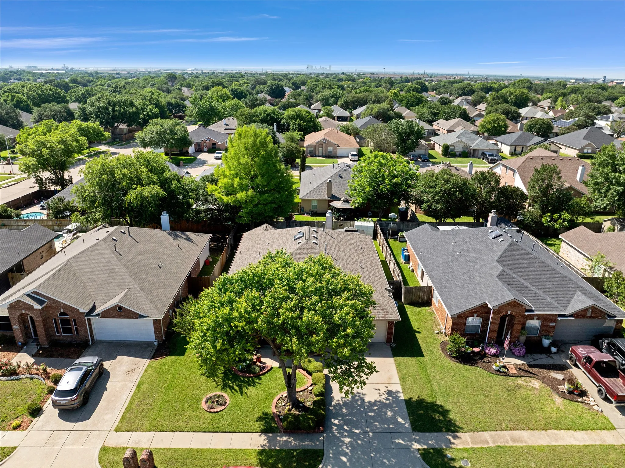 Single Family Residence For Sale in Tarrant County , 1065 Springhill Drive, Saginaw, Texas 76179, 4 Bedroom, 2 Bathroom, 2 Garage spaces, 2,259 Sqft, built in 2000, mls#21372544, Real Estate Agent in Saginaw, Homes For Sale in Tarrant county, Homes For Sale in Saginaw, Realtor in Saginaw Texas, Real Estate Brokerage Independent Realty Texas, Luminita Cordes Realtor