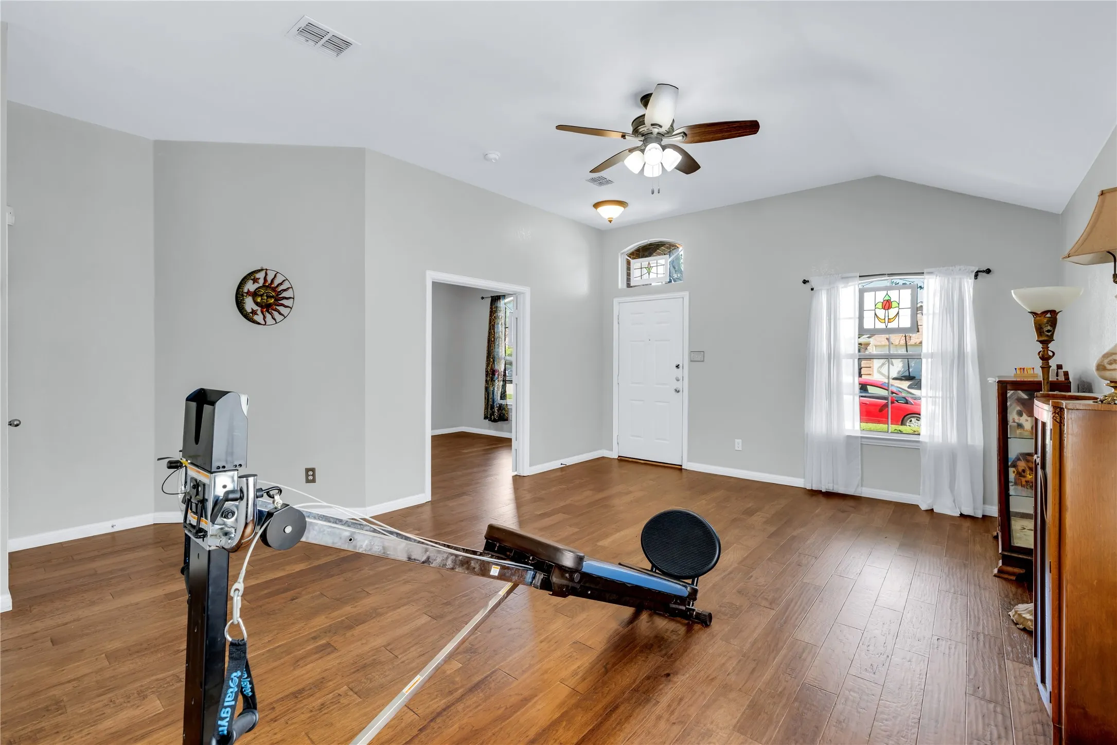 Single Family Residence For Sale in Tarrant County , 1065 Springhill Drive, Saginaw, Texas 76179, 4 Bedroom, 2 Bathroom, 2 Garage spaces, 2,259 Sqft, built in 2000, mls#21372544, Real Estate Agent in Saginaw, Homes For Sale in Tarrant county, Homes For Sale in Saginaw, Realtor in Saginaw Texas, Real Estate Brokerage Independent Realty Texas, Luminita Cordes Realtor