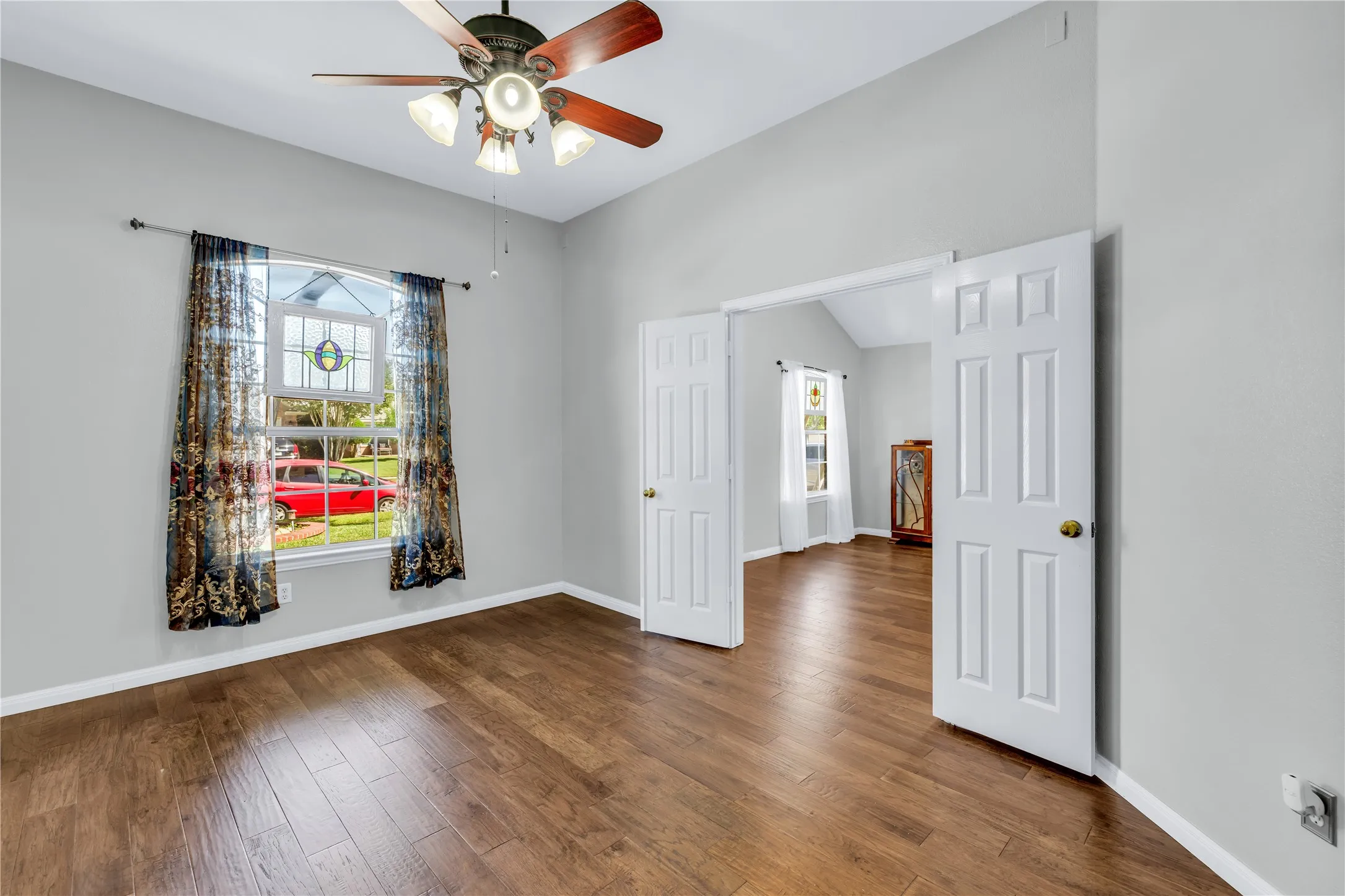 Single Family Residence For Sale in Tarrant County , 1065 Springhill Drive, Saginaw, Texas 76179, 4 Bedroom, 2 Bathroom, 2 Garage spaces, 2,259 Sqft, built in 2000, mls#21372544, Real Estate Agent in Saginaw, Homes For Sale in Tarrant county, Homes For Sale in Saginaw, Realtor in Saginaw Texas, Real Estate Brokerage Independent Realty Texas, Luminita Cordes Realtor