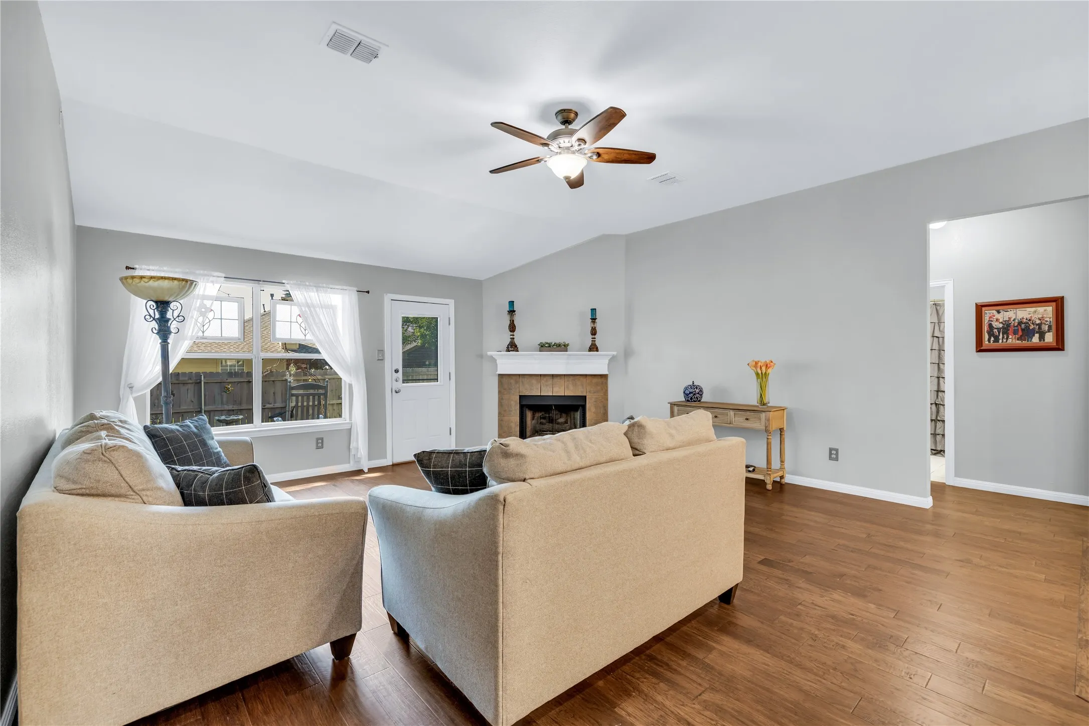 Single Family Residence For Sale in Tarrant County , 1065 Springhill Drive, Saginaw, Texas 76179, 4 Bedroom, 2 Bathroom, 2 Garage spaces, 2,259 Sqft, built in 2000, mls#21372544, Real Estate Agent in Saginaw, Homes For Sale in Tarrant county, Homes For Sale in Saginaw, Realtor in Saginaw Texas, Real Estate Brokerage Independent Realty Texas, Luminita Cordes Realtor