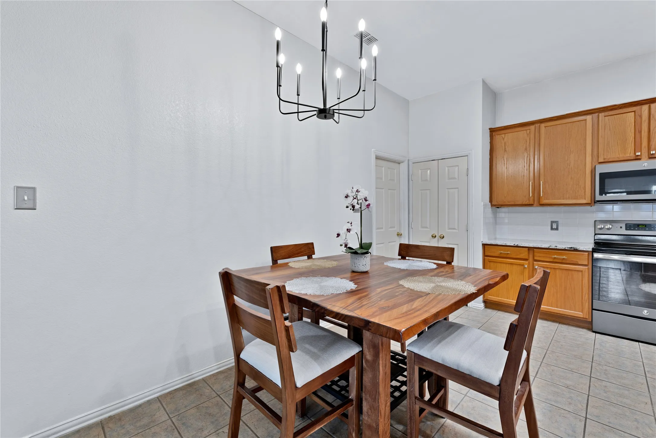 Single Family Residence For Sale in Tarrant County , 1065 Springhill Drive, Saginaw, Texas 76179, 4 Bedroom, 2 Bathroom, 2 Garage spaces, 2,259 Sqft, built in 2000, mls#21372544, Real Estate Agent in Saginaw, Homes For Sale in Tarrant county, Homes For Sale in Saginaw, Realtor in Saginaw Texas, Real Estate Brokerage Independent Realty Texas, Luminita Cordes Realtor