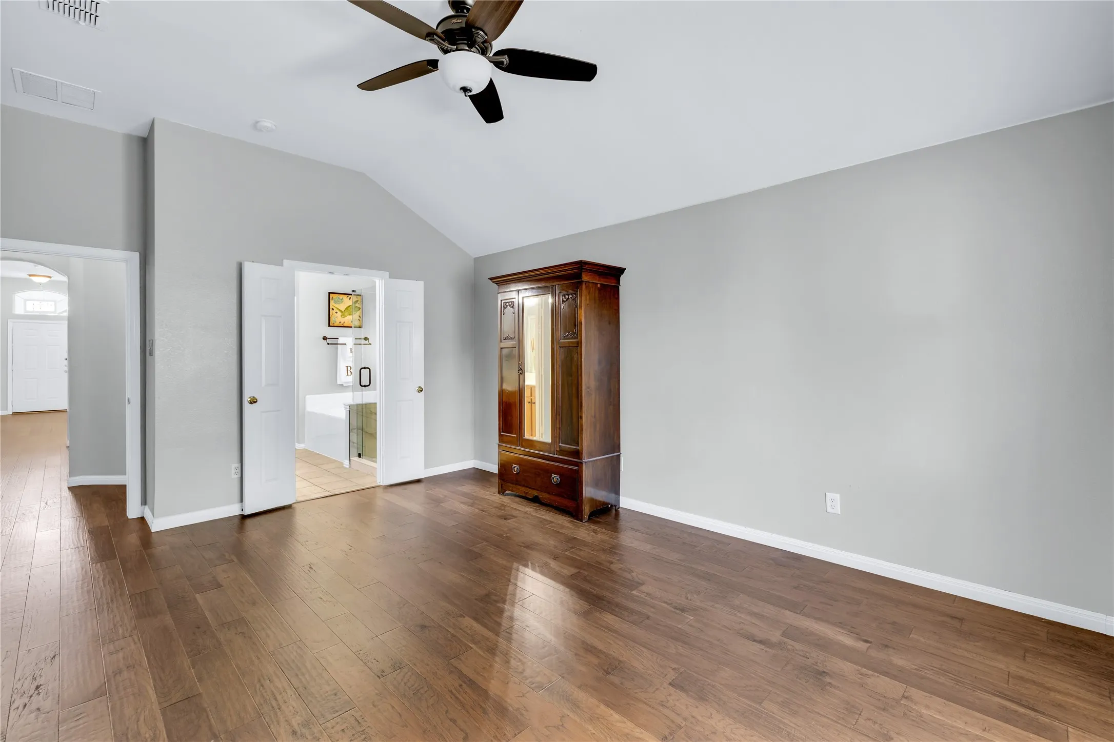 Single Family Residence For Sale in Tarrant County , 1065 Springhill Drive, Saginaw, Texas 76179, 4 Bedroom, 2 Bathroom, 2 Garage spaces, 2,259 Sqft, built in 2000, mls#21372544, Real Estate Agent in Saginaw, Homes For Sale in Tarrant county, Homes For Sale in Saginaw, Realtor in Saginaw Texas, Real Estate Brokerage Independent Realty Texas, Luminita Cordes Realtor