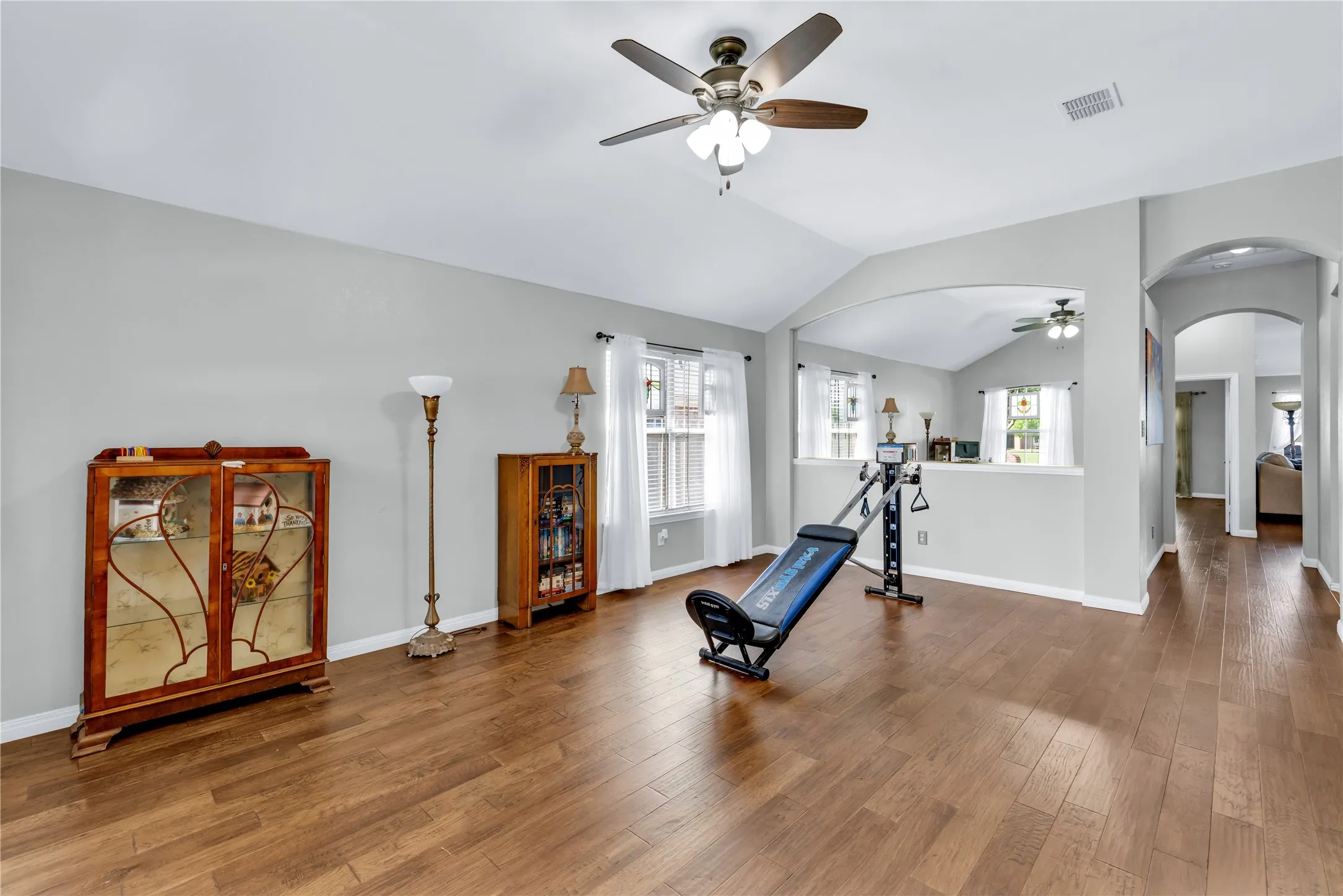 Single Family Residence For Sale in Tarrant County , 1065 Springhill Drive, Saginaw, Texas 76179, 4 Bedroom, 2 Bathroom, 2 Garage spaces, 2,259 Sqft, built in 2000, mls#21372544, Real Estate Agent in Saginaw, Homes For Sale in Tarrant county, Homes For Sale in Saginaw, Realtor in Saginaw Texas, Real Estate Brokerage Independent Realty Texas, Luminita Cordes Realtor