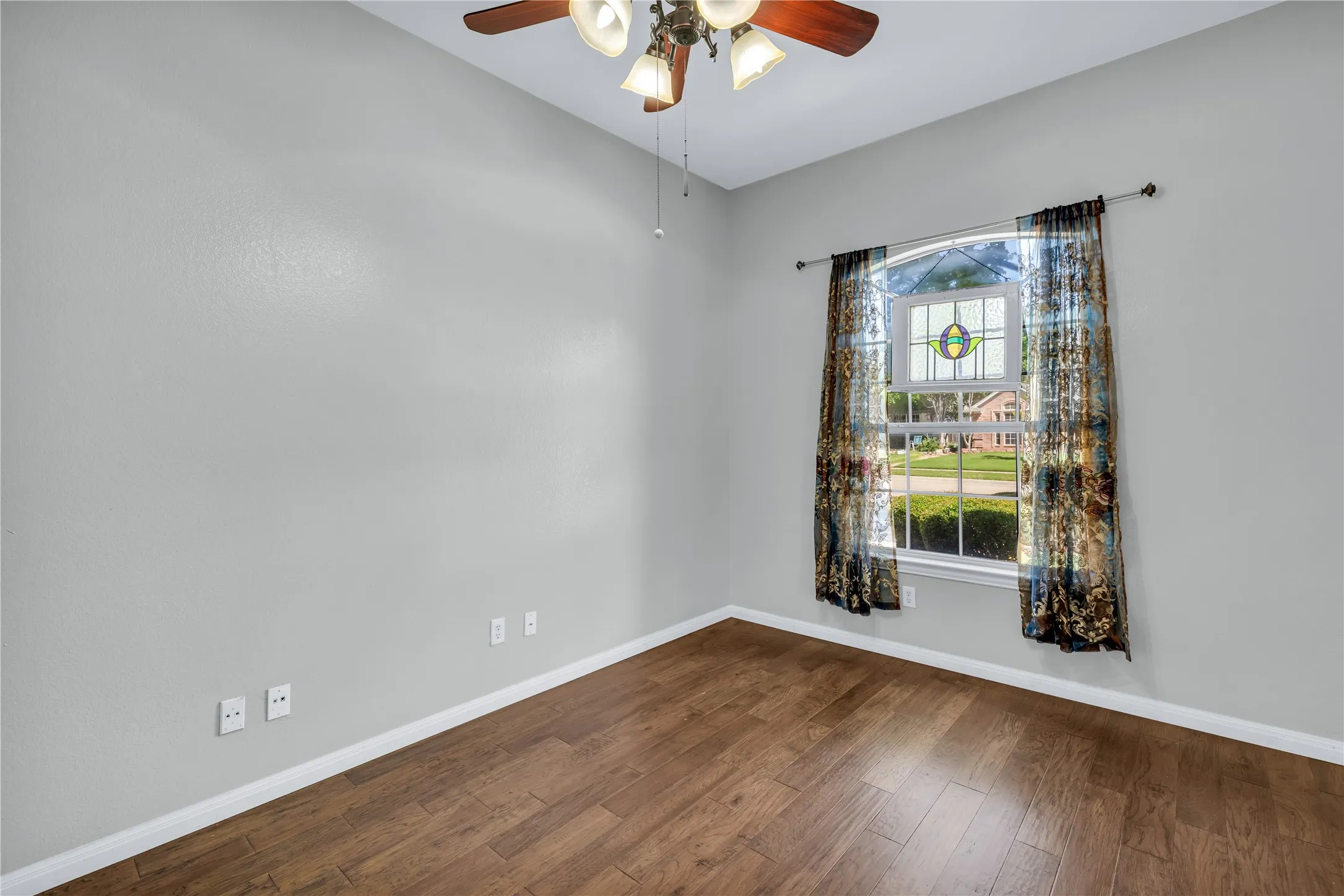 Single Family Residence For Sale in Tarrant County , 1065 Springhill Drive, Saginaw, Texas 76179, 4 Bedroom, 2 Bathroom, 2 Garage spaces, 2,259 Sqft, built in 2000, mls#21372544, Real Estate Agent in Saginaw, Homes For Sale in Tarrant county, Homes For Sale in Saginaw, Realtor in Saginaw Texas, Real Estate Brokerage Independent Realty Texas, Luminita Cordes Realtor