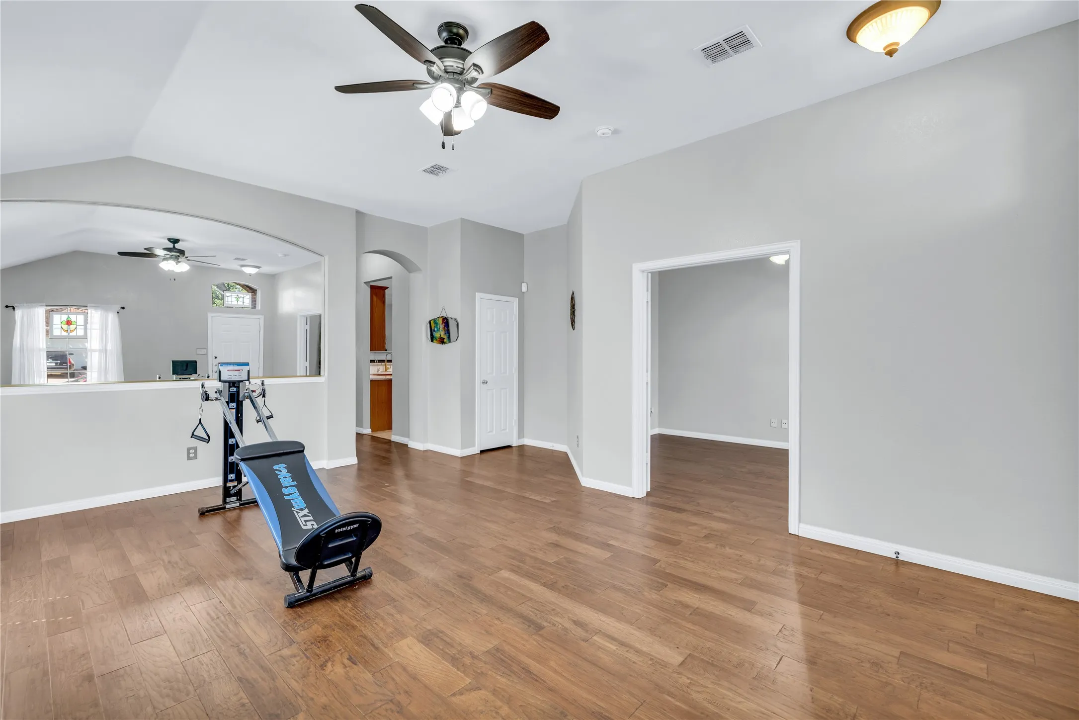 Single Family Residence For Sale in Tarrant County , 1065 Springhill Drive, Saginaw, Texas 76179, 4 Bedroom, 2 Bathroom, 2 Garage spaces, 2,259 Sqft, built in 2000, mls#21372544, Real Estate Agent in Saginaw, Homes For Sale in Tarrant county, Homes For Sale in Saginaw, Realtor in Saginaw Texas, Real Estate Brokerage Independent Realty Texas, Luminita Cordes Realtor