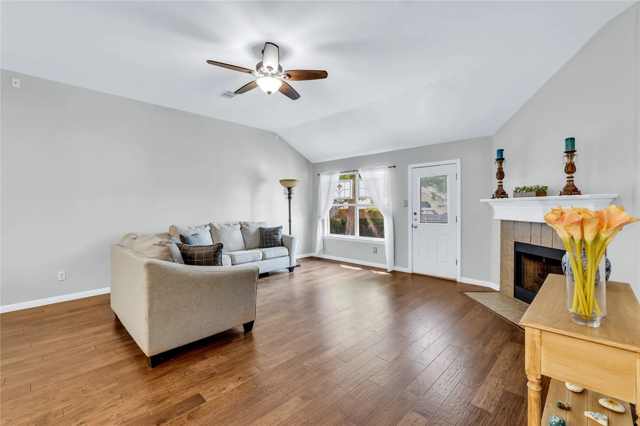 Single Family Residence For Sale in Tarrant County , 1065 Springhill Drive, Saginaw, Texas 76179, 4 Bedroom, 2 Bathroom, 2 Garage spaces, 2,259 Sqft, built in 2000, mls#21372544, Real Estate Agent in Saginaw, Homes For Sale in Tarrant county, Homes For Sale in Saginaw, Realtor in Saginaw Texas, Real Estate Brokerage Independent Realty Texas, Luminita Cordes Realtor