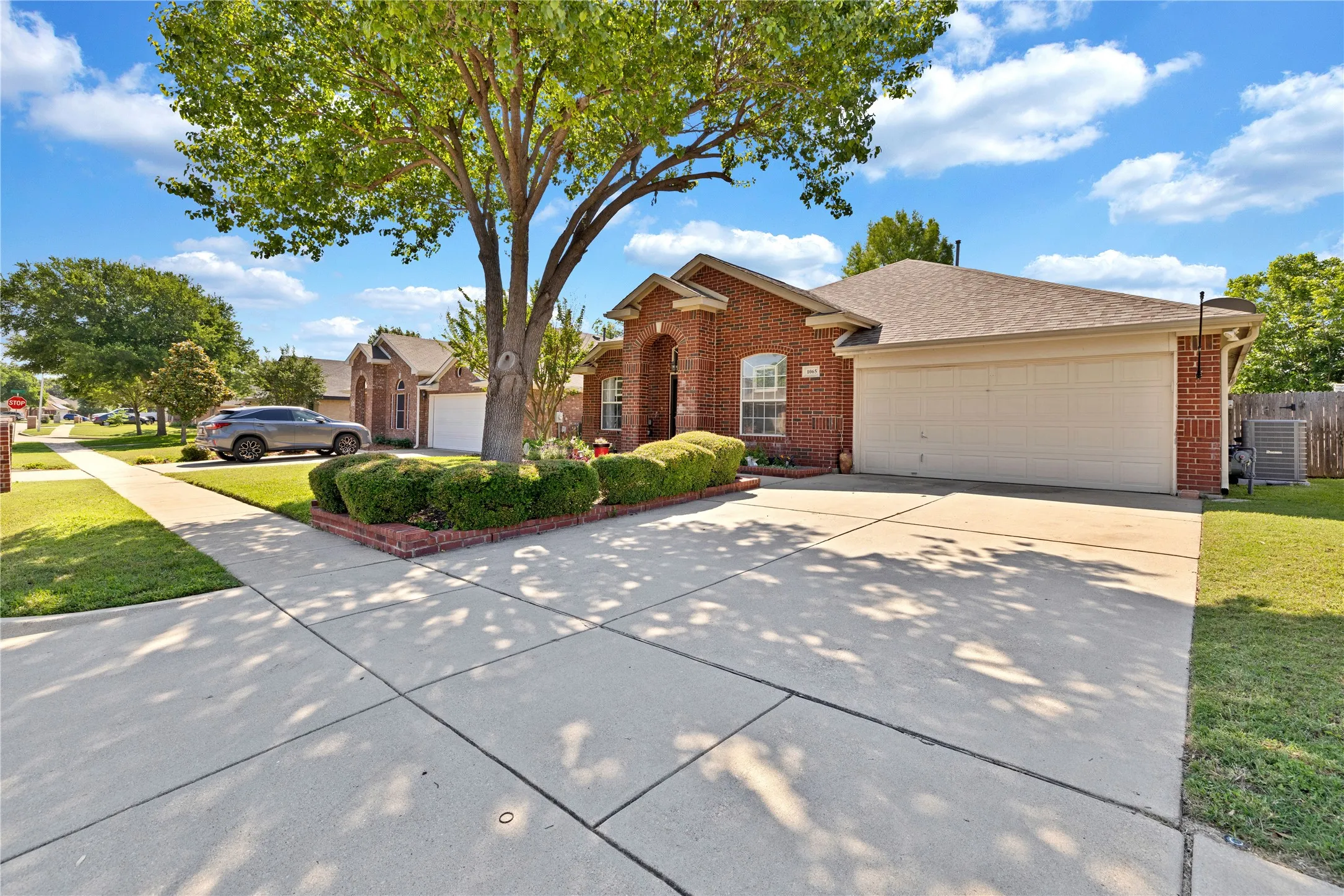 Single Family Residence For Sale in Tarrant County , 1065 Springhill Drive, Saginaw, Texas 76179, 4 Bedroom, 2 Bathroom, 2 Garage spaces, 2,259 Sqft, built in 2000, mls#21372544, Real Estate Agent in Saginaw, Homes For Sale in Tarrant county, Homes For Sale in Saginaw, Realtor in Saginaw Texas, Real Estate Brokerage Independent Realty Texas, Luminita Cordes Realtor