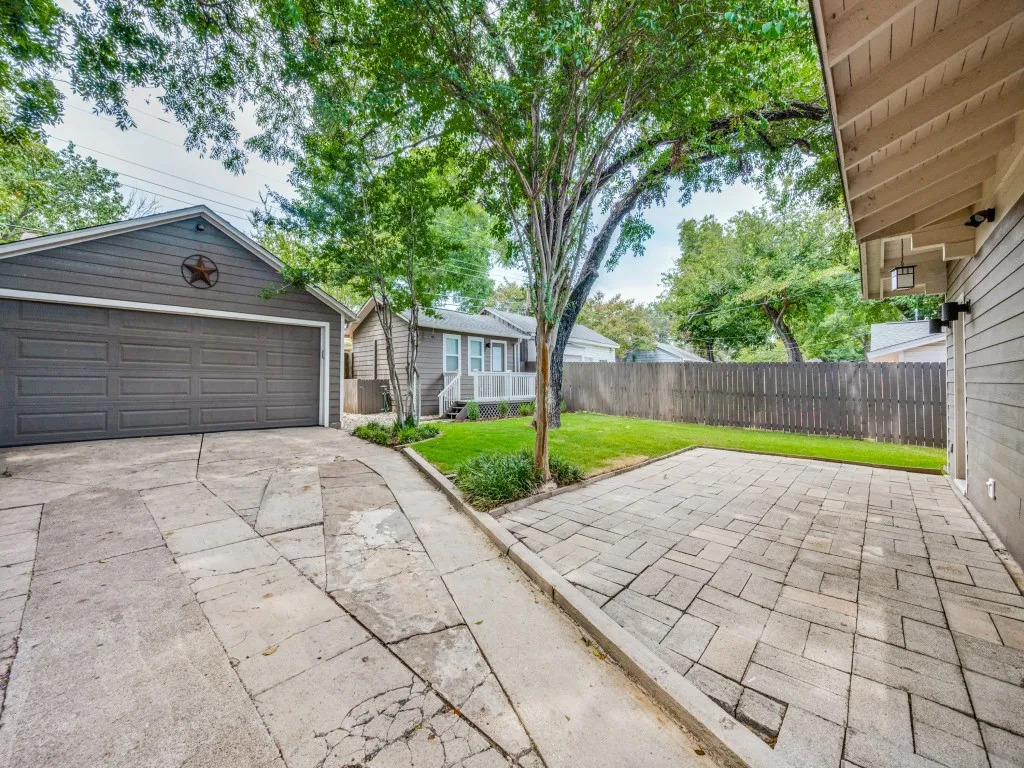 Single Family Residence For Sale in Tarrant County , 1320 Virginia Place, Fort Worth, Texas 76107, 2 Bedroom, 3 Bathroom, 2 Garage spaces, 1,892 Sqft, built in 1924, mls#21369009, Real Estate Agent in Fort Worth, Homes For Sale in Tarrant county, Homes For Sale in Fort Worth, Realtor in Fort Worth Texas, Real Estate Brokerage Independent Realty Texas, Luminita Cordes Realtor
