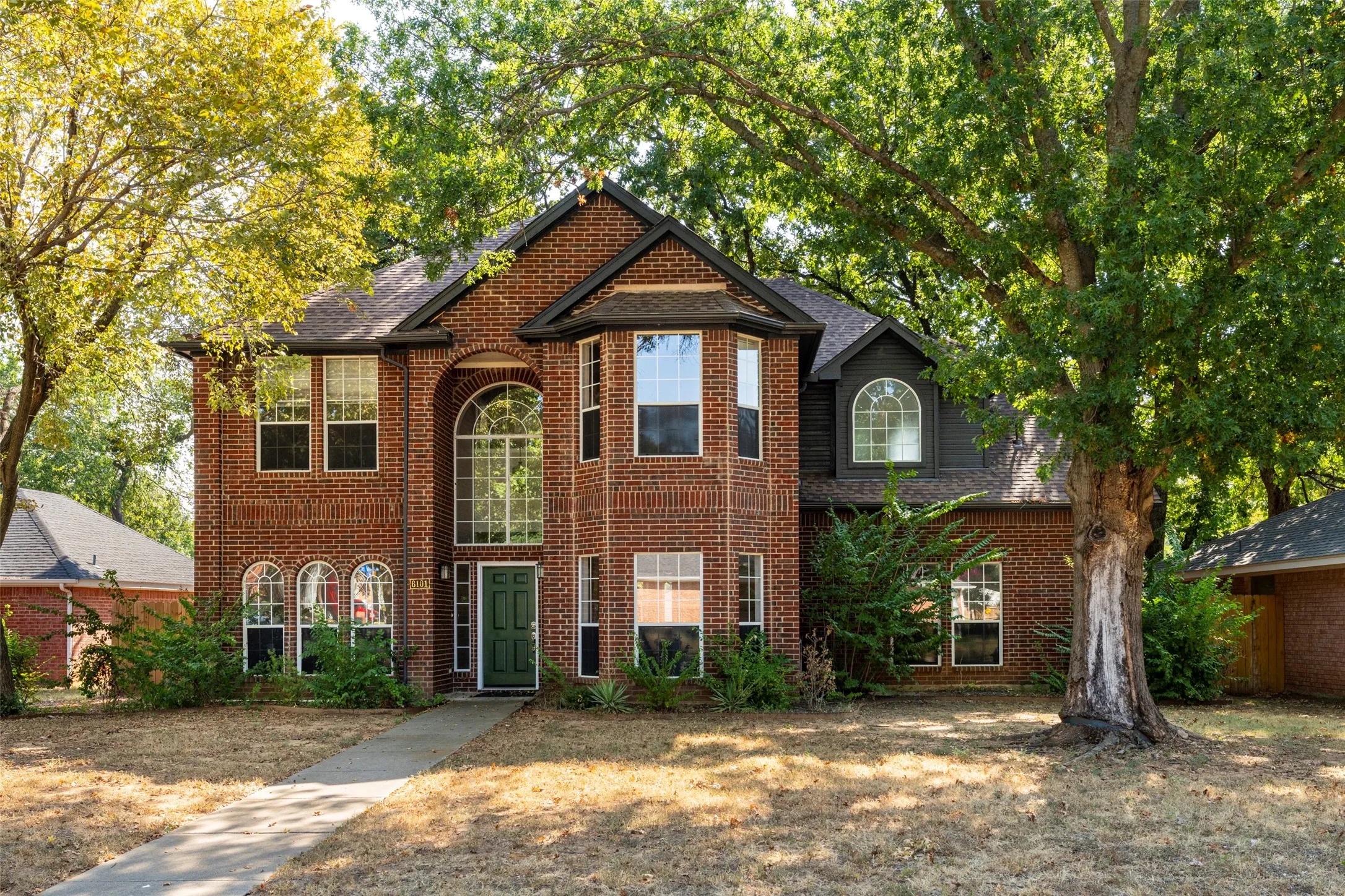 Single Family Residence For Sale in Tarrant County , 6101 Copperfield Drive, Arlington, Texas 76001, 4 Bedroom, 3 Bathroom, 2 Garage spaces, 2,522 Sqft, built in 1993, mls#21372036, Real Estate Agent in Arlington, Homes For Sale in Tarrant county, Homes For Sale in Arlington, Realtor in Arlington Texas, Real Estate Brokerage Independent Realty Texas, Luminita Cordes Realtor