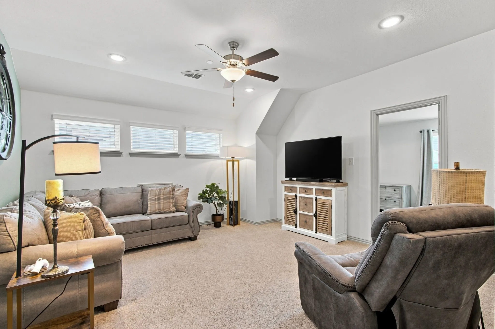 Large Flexible Space for Entertaining or Family Fun!