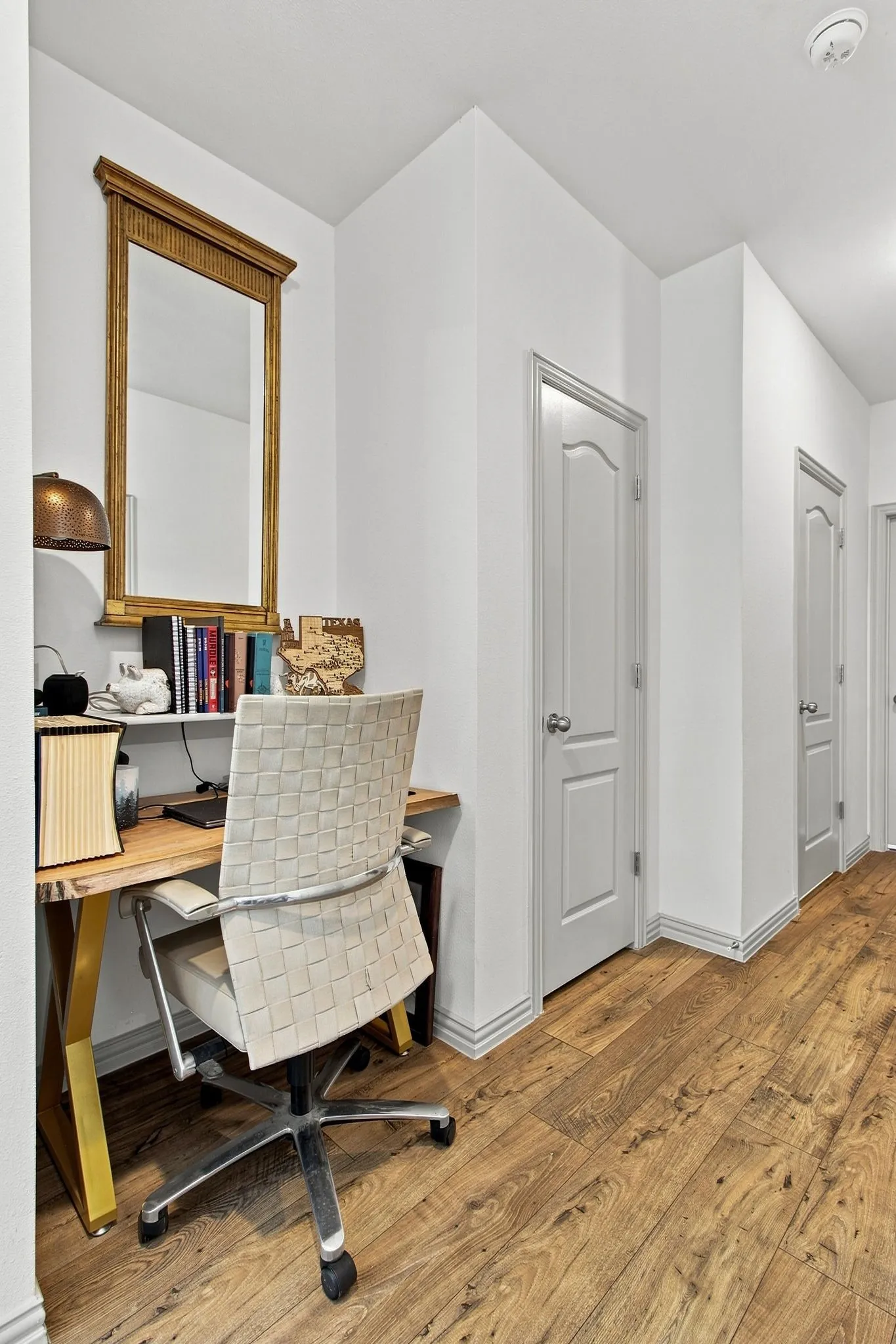 1st Floor Desk/Study Area