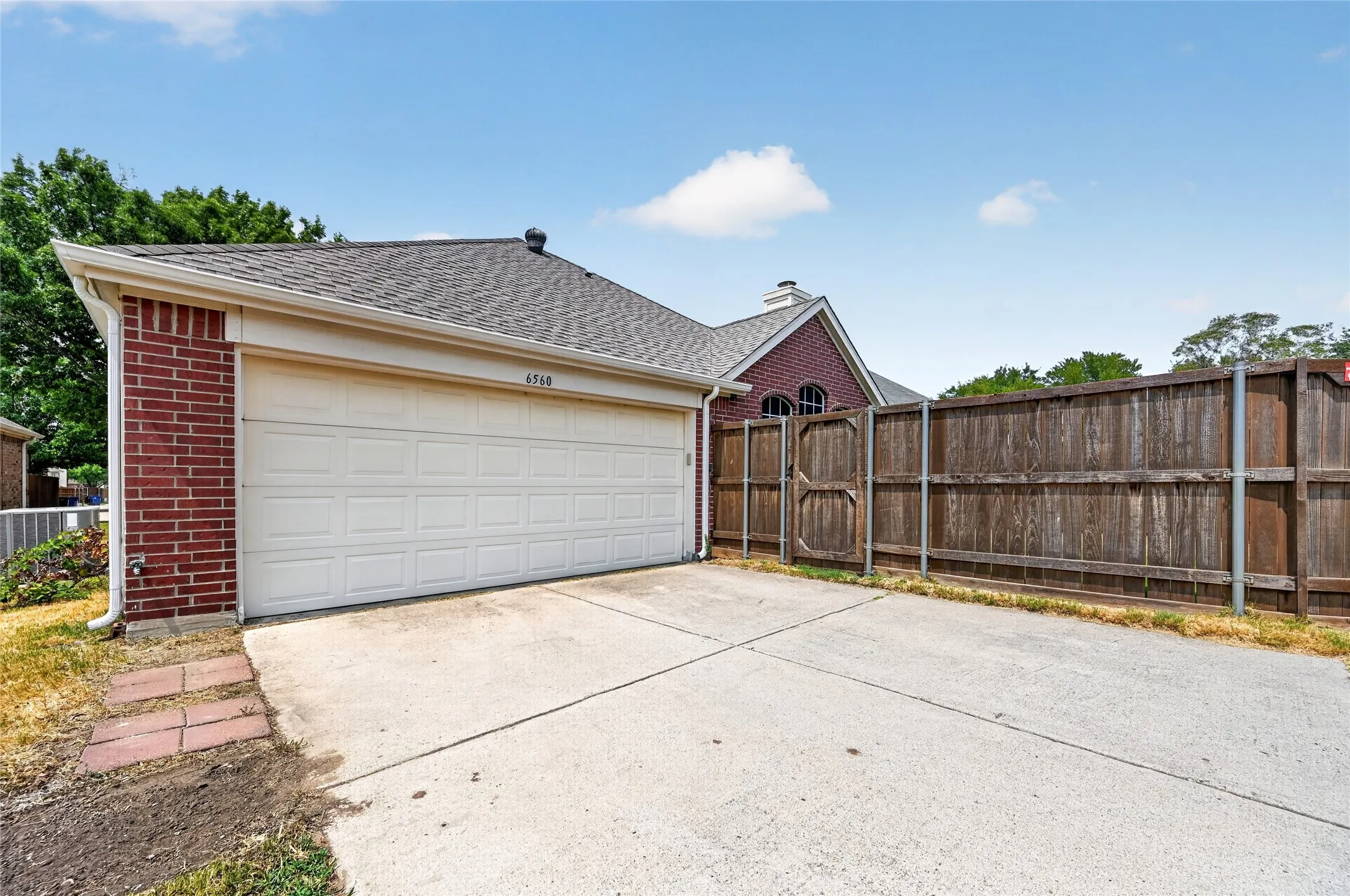 Single Family Residence For Sale in Collin County , 6560 Plantation Lane, Frisco, Texas 75035, 4 Bedroom, 2 Bathroom, 2 Garage spaces, 2,030 Sqft, built in 1999, mls#21371875, Real Estate Agent in Frisco, Homes For Sale in Collin county, Homes For Sale in Frisco, Realtor in Frisco Texas, Real Estate Brokerage Independent Realty Texas, Luminita Cordes Realtor