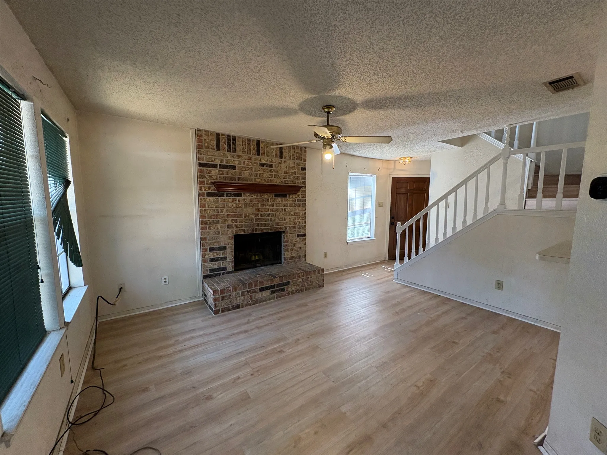 Townhouse For Sale in Denton County , 625 Manco Road 112, Lewisville, Texas 75067, 2 Bedroom, 3 Bathroom, 1 Garage spaces, 1,104 Sqft, built in 1985, mls#21372542, Real Estate Agent in Lewisville, Homes For Sale in Denton county, Homes For Sale in Lewisville, Realtor in Lewisville Texas, Real Estate Brokerage Independent Realty Texas, Luminita Cordes Realtor
