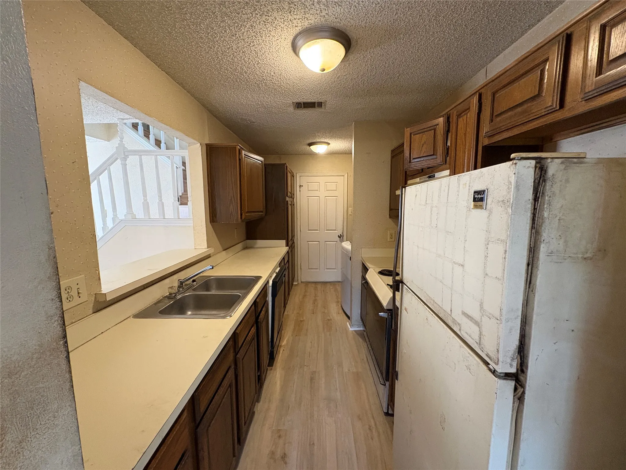 Townhouse For Sale in Denton County , 625 Manco Road 112, Lewisville, Texas 75067, 2 Bedroom, 3 Bathroom, 1 Garage spaces, 1,104 Sqft, built in 1985, mls#21372542, Real Estate Agent in Lewisville, Homes For Sale in Denton county, Homes For Sale in Lewisville, Realtor in Lewisville Texas, Real Estate Brokerage Independent Realty Texas, Luminita Cordes Realtor